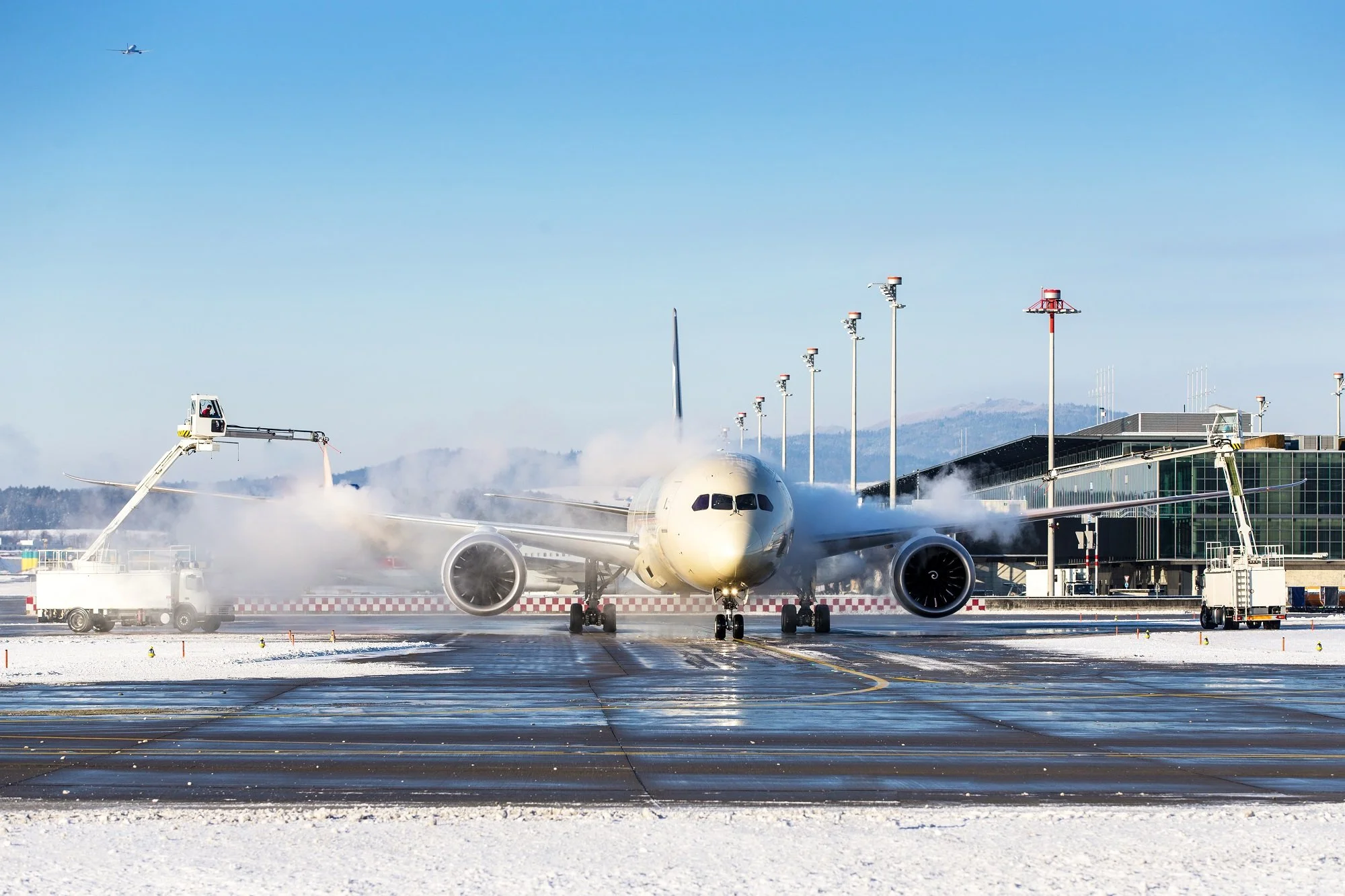 airplane-de-icing.jpg
