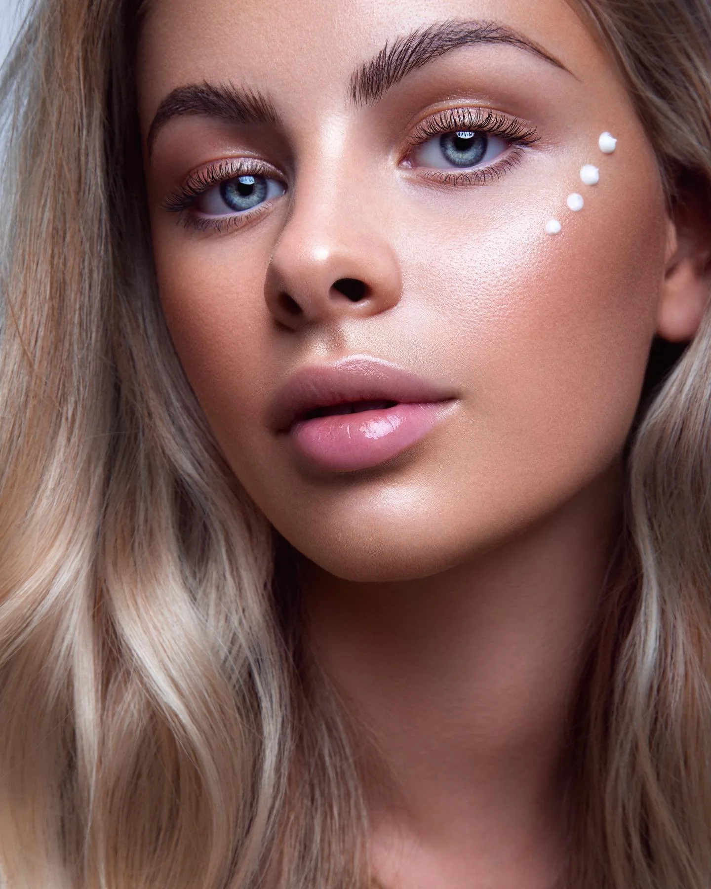 Natural Beauty 🌱

@dianasclgn @inna.beauty.makeup @latuacosmetics 
#makeup #nomakeuplook #look #work #beautyjob #creme #pflege #nude #nudelook #beutyaddict