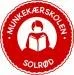 Logo med rød baggrund og hvid tekst, der siger 'Solrpo', omgivet af cirkulært design med teksten 'UNIVERKSKOLE RELA'.