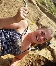 Lindsay profile_edited.jpeg