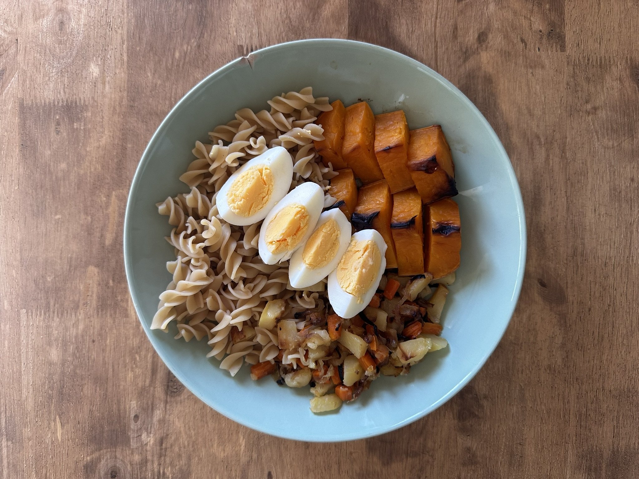 Pasta de llenties amb verdures rostides