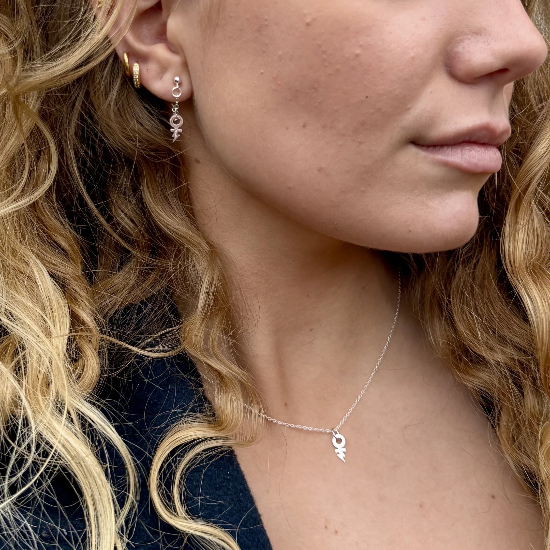 Kuglestikker og halskæde sølv.jpeg