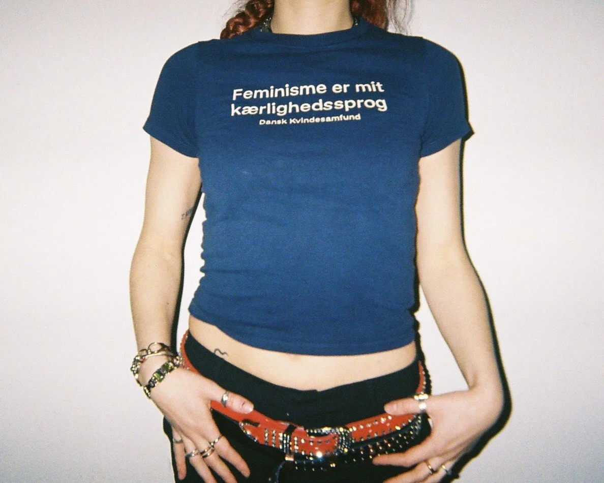 Mørkeblå tee XS.JPG