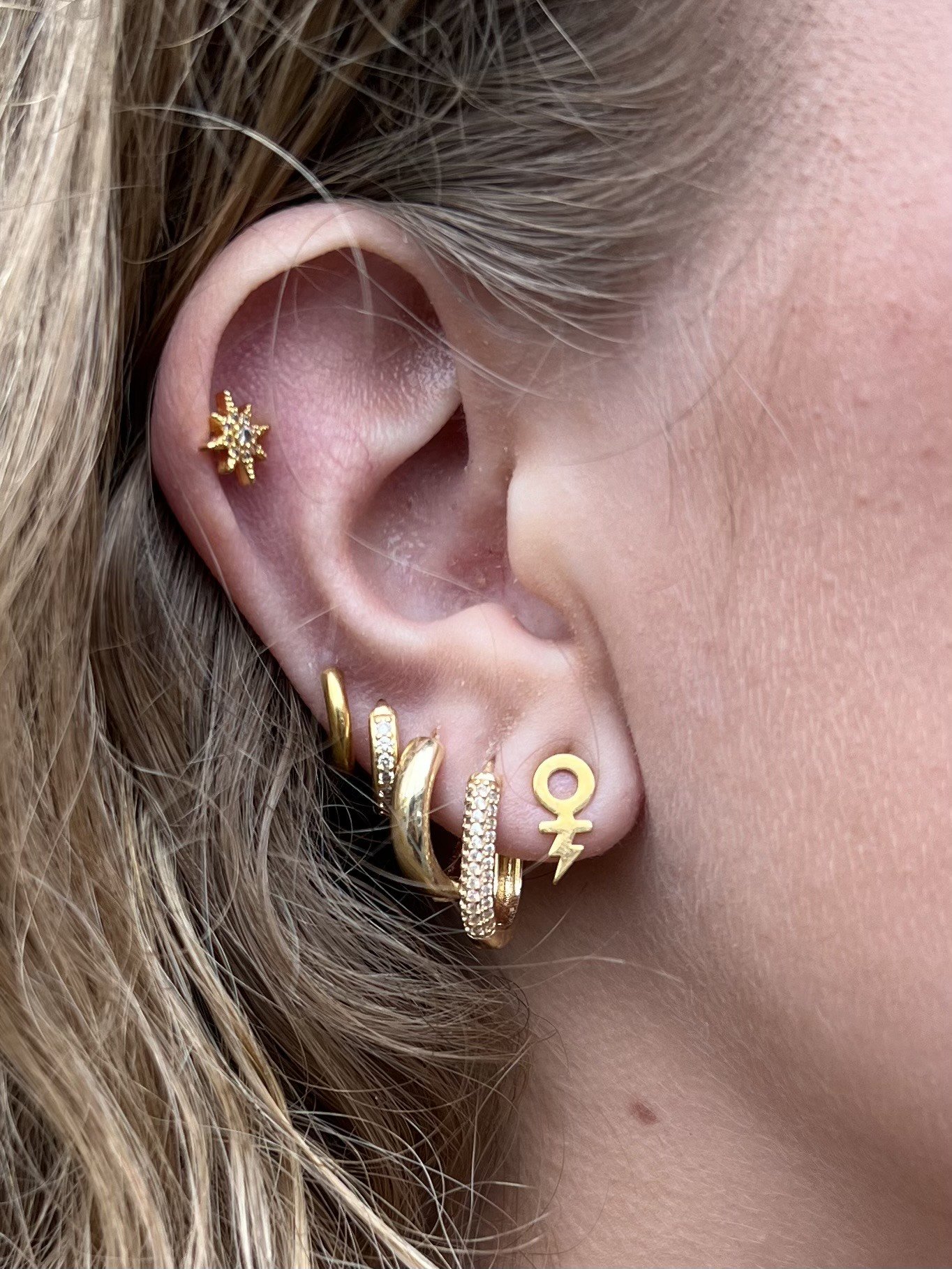 guld ørestikker 2.jpeg
