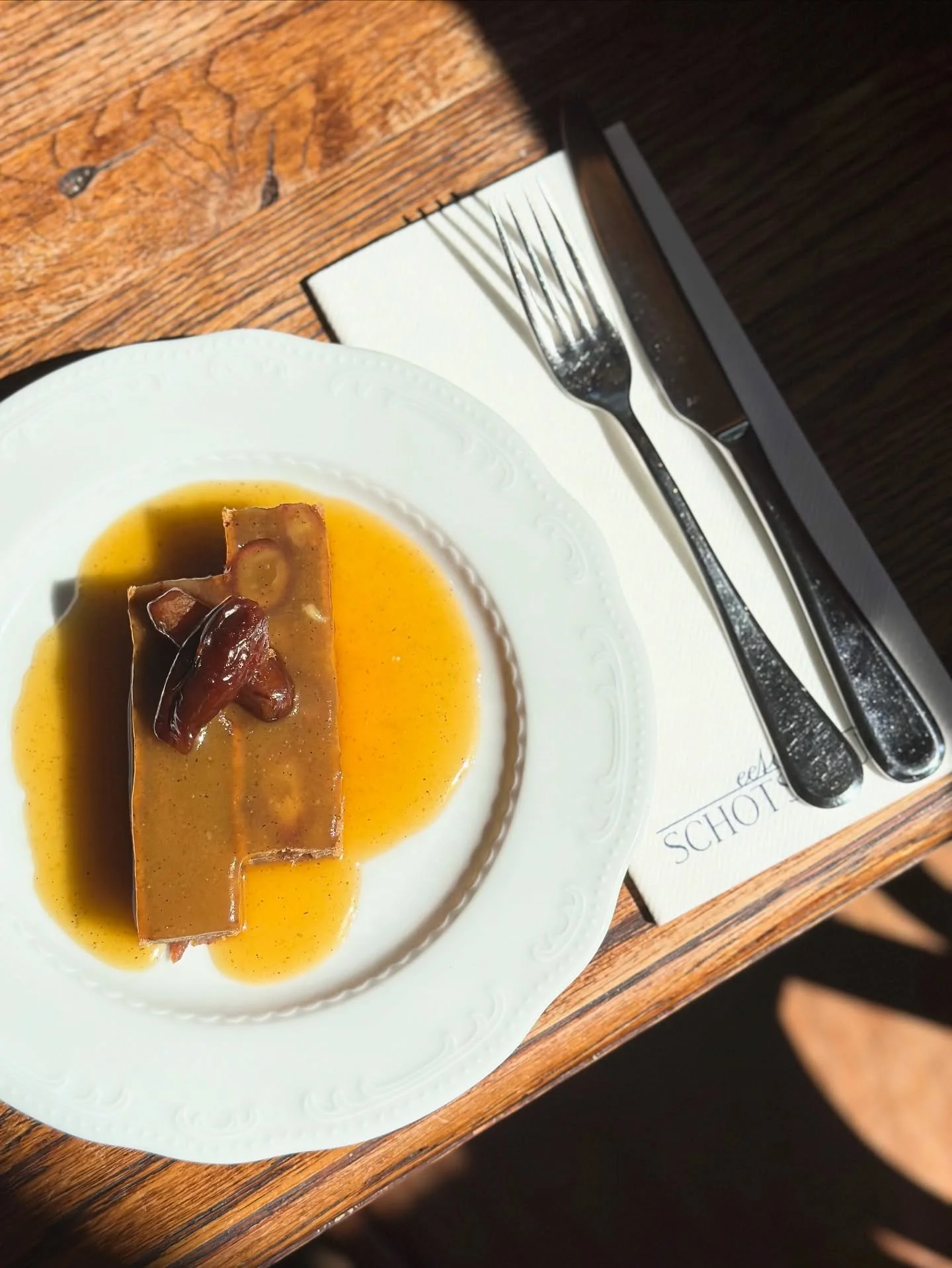 Deze sticky pudding blijft nog één weekje plakken op ons menu 😉