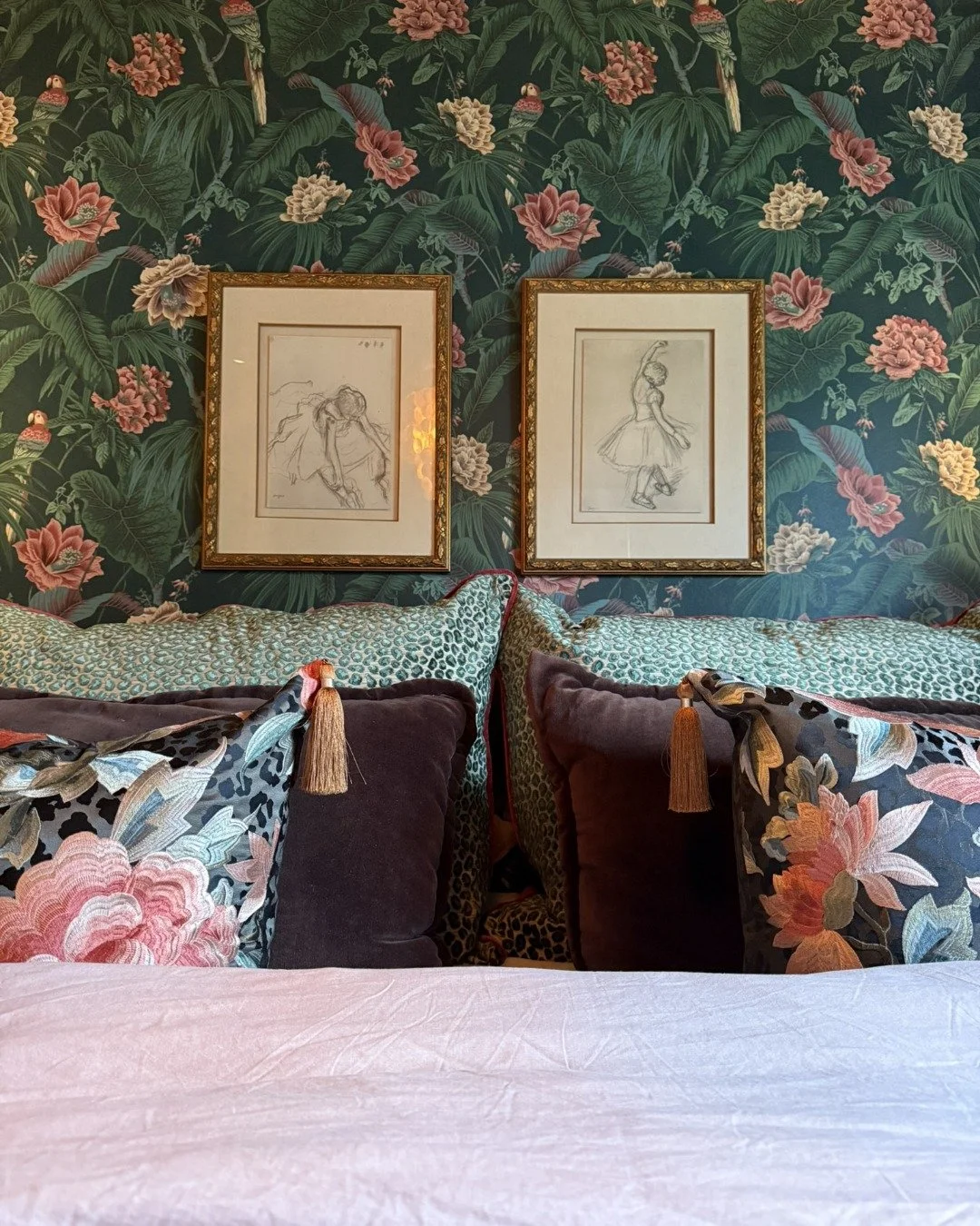 &Aring; leke seg med farger, materialer og m&oslash;nstre er noe av det morsomste jeg vet. Det kan ta litt tid, men det er alltid g&oslash;y n&aring;r det endelig sitter og du kjenner at alt har f&aring;tt sin naturlige og velfortjente plass🌸