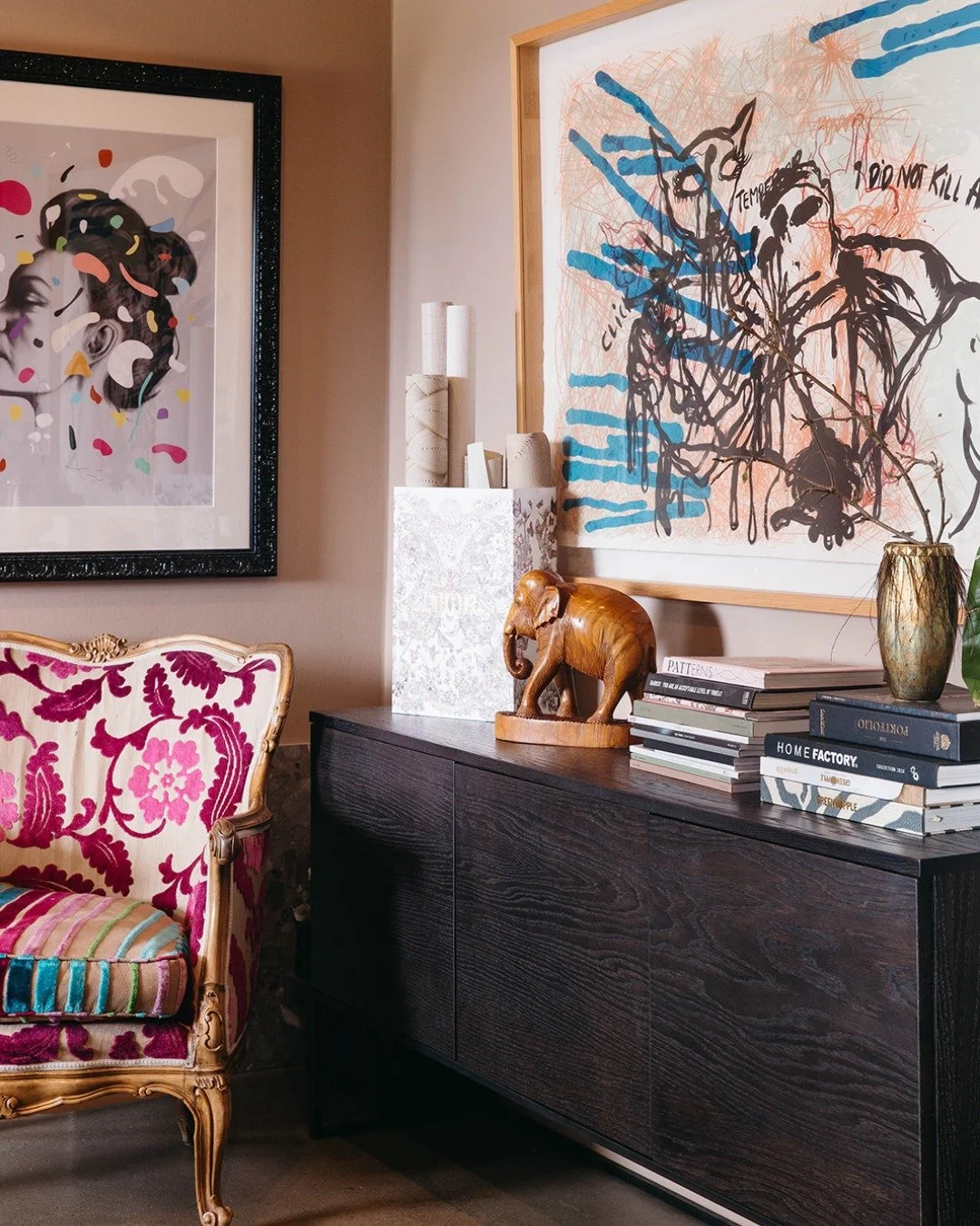 Det &aring; ha et hyggelig hjemmekontor med gode arbeidsforhold gj&oslash;r i hvertfall at jeg jobber veldig mye bedre.

Skjenken fra @cameliainterior gjorde seg og ikke minst ble det veldig mye ryddigere. Fint &aring; ha en flate &aring; sette noen 