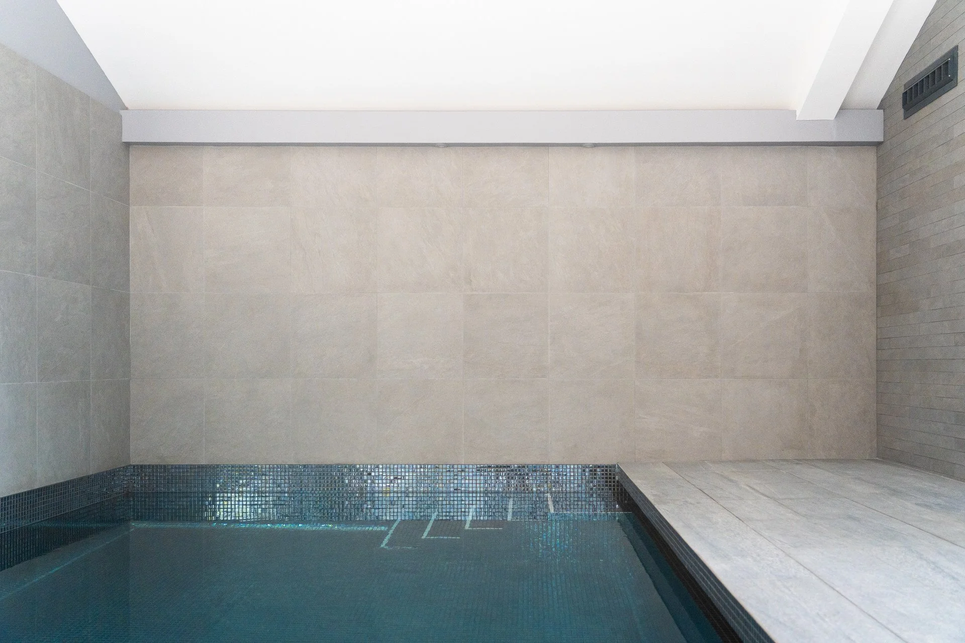  [swimming pools] [domestic] 