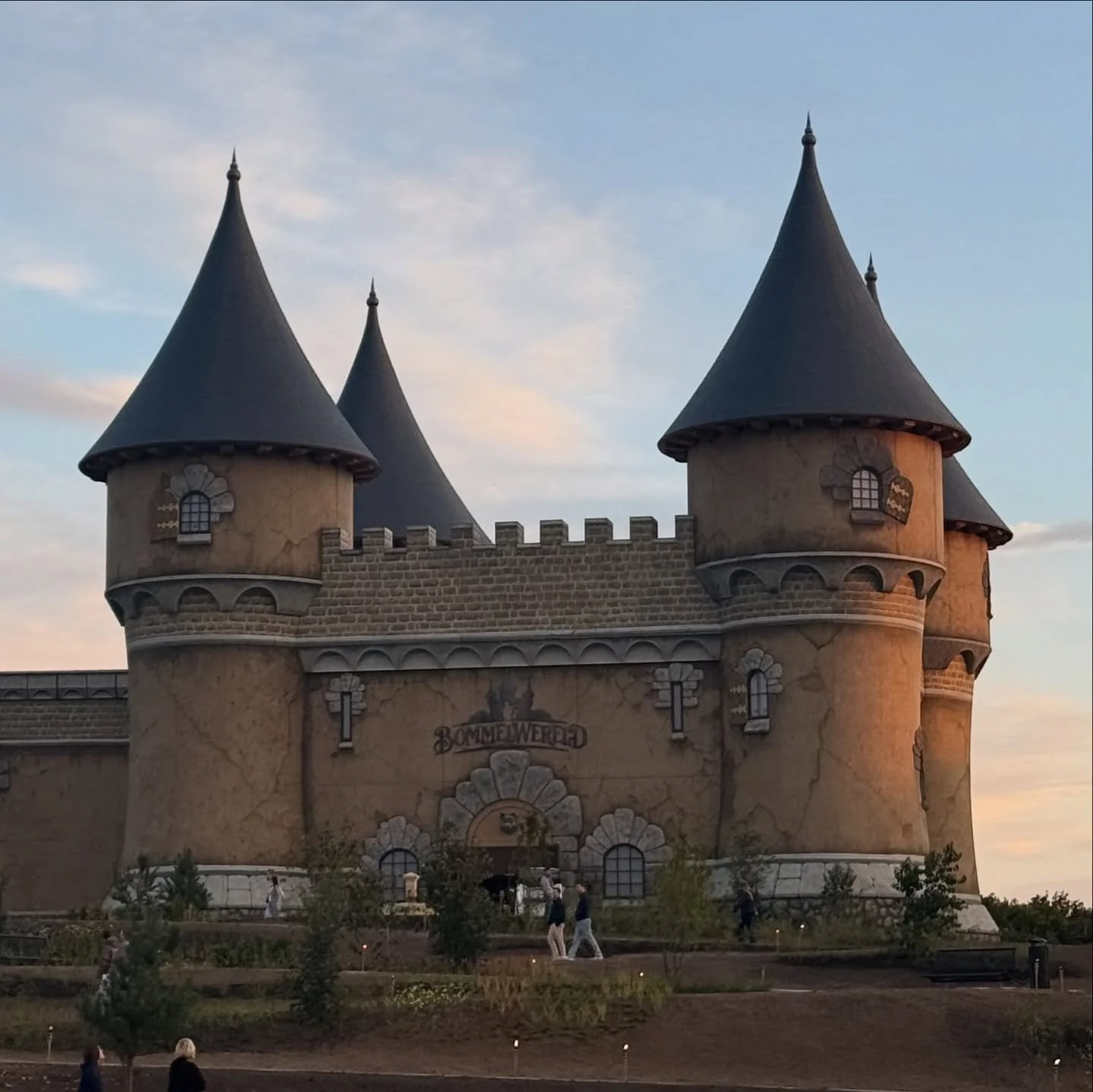 Worked from march untill the opening on this grand castle! Bommelwereld in de Achterhoek is now open for public. The whole inside and outside is entirely made with spraycans. I&rsquo;ve met amazing people during the job and got a contract by @roosart