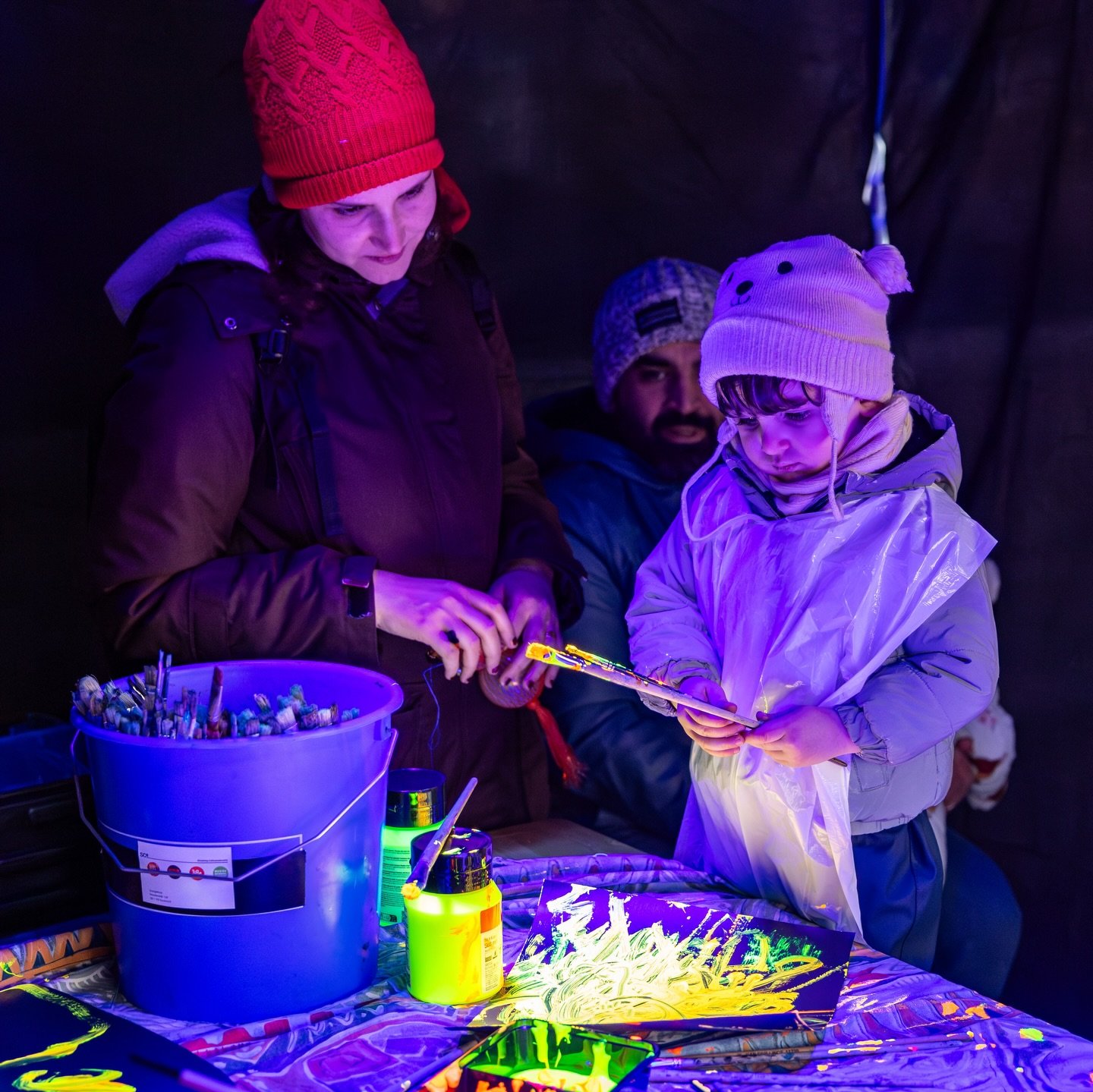 Some shots of my Glow In the Dark painting activity during Lichtjesfestival in Dordrecht 🎆 

Shots by Peter Verheijen
Organized by @soc.nl