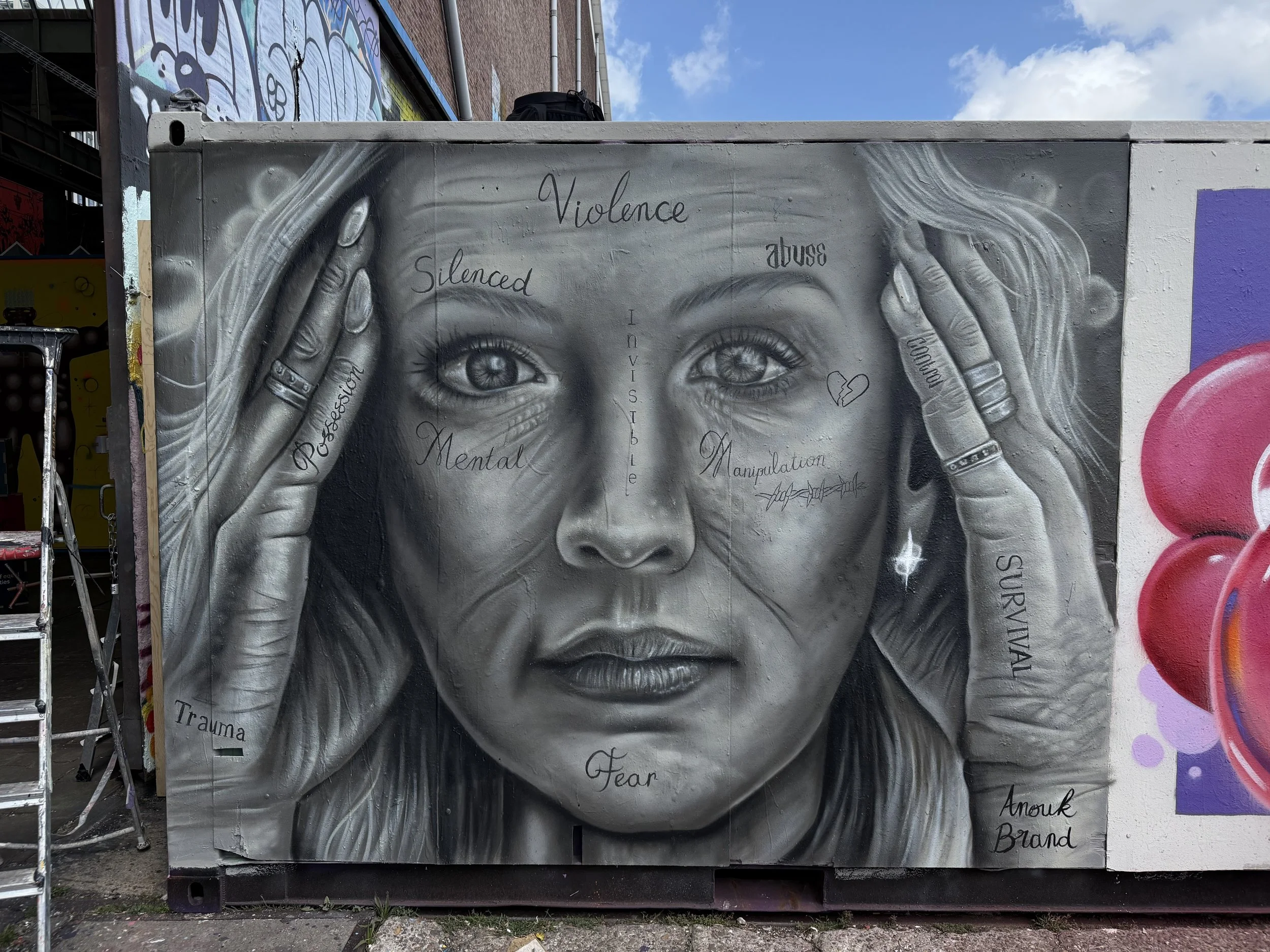 Ink Fades But Scars Remain voor STRAAT Museum