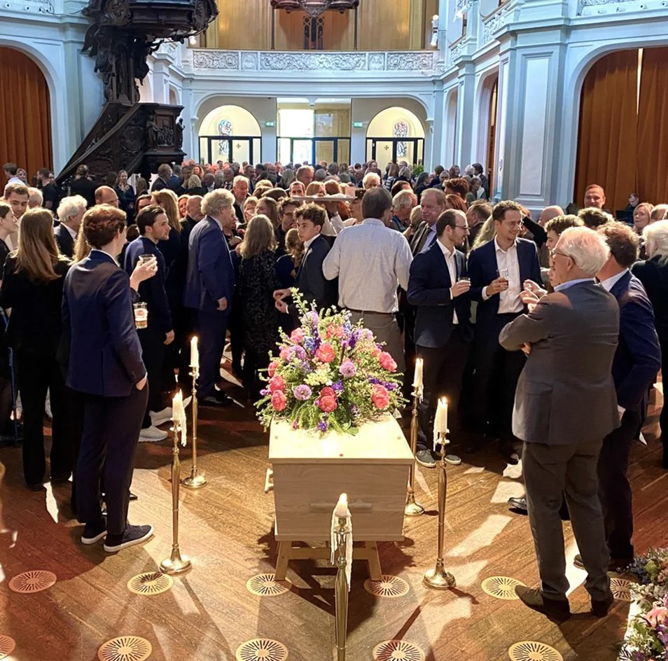 Rooshert Uitvaartbegeleiding - afschied in de Duif in Amsterdam.jpg