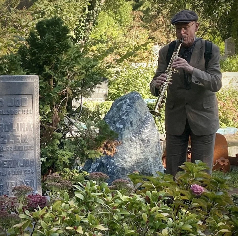 Rooshert Uitvaartbegeleiding - livemuziek bij begrafenis.jpg