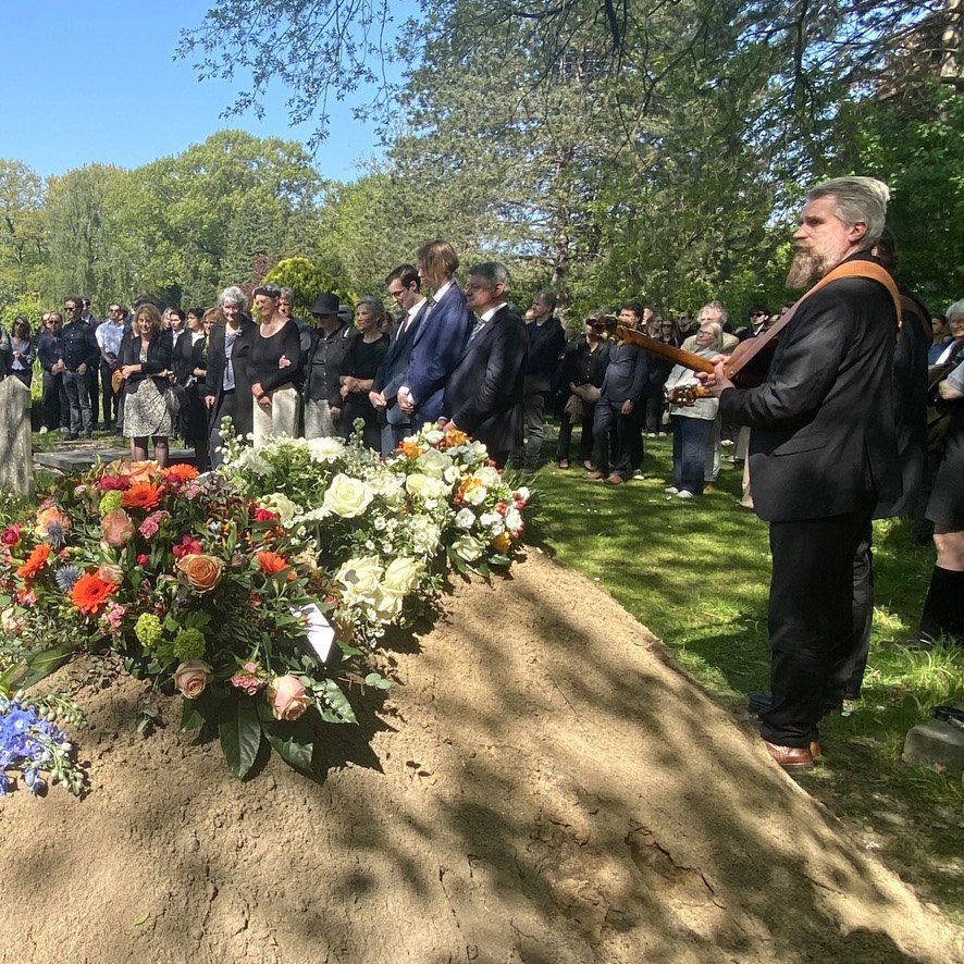 Rooshert Uitvaartbegeleiding - live muziek bij uitvaart.jpg