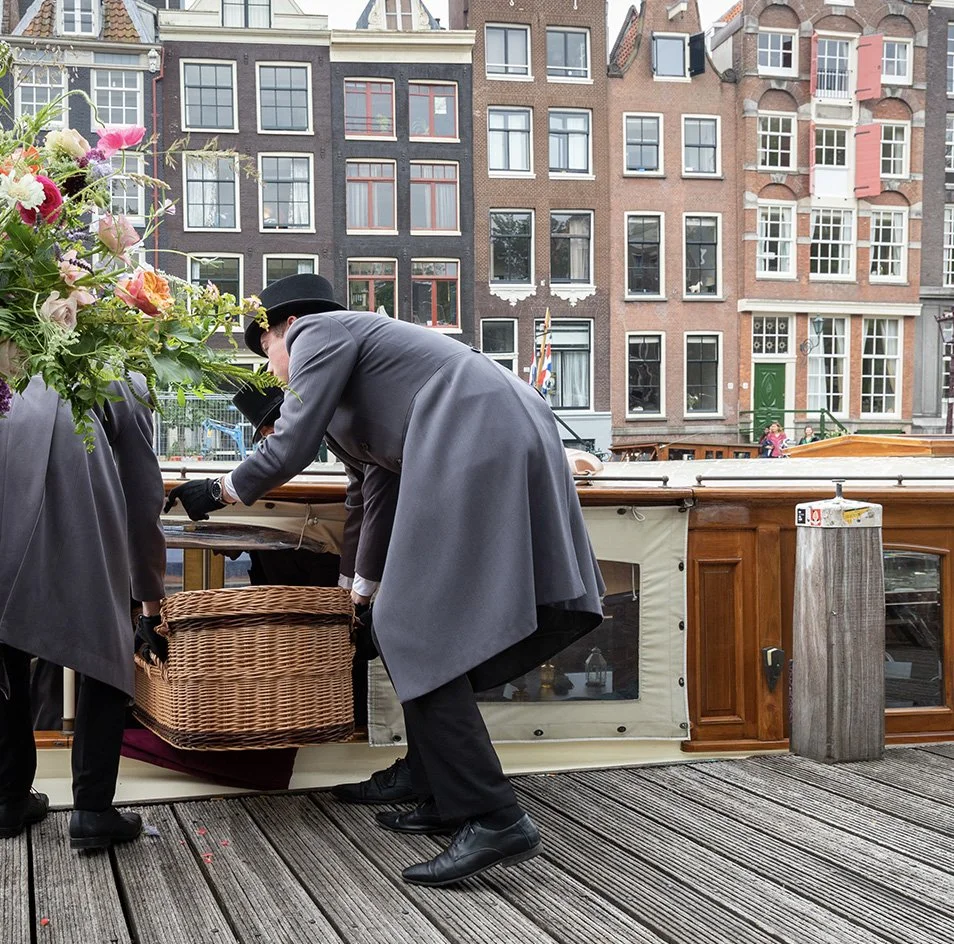 Rooshert Uitvaartbegeleiding -  rouwvervoer per boot.jpg