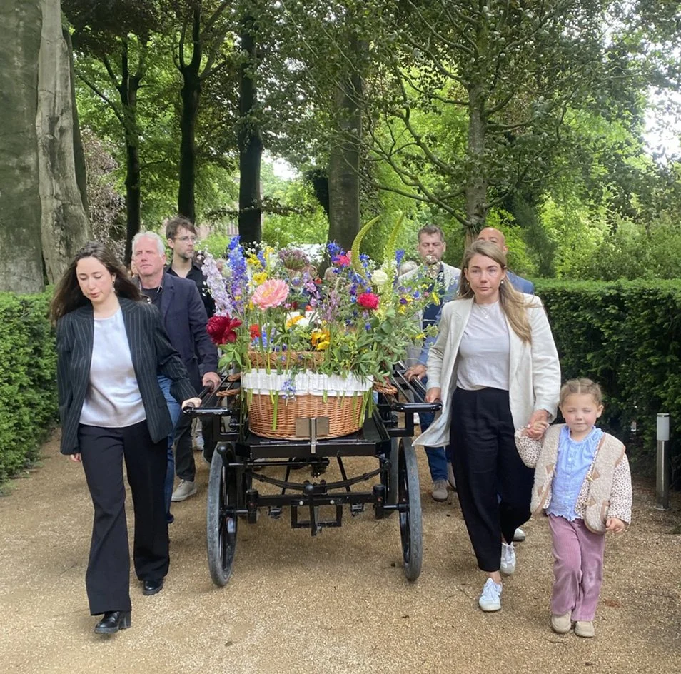Rooshert Uitvaartbegeleiding - grafgang Zorgvlied Amsterdam.jpg
