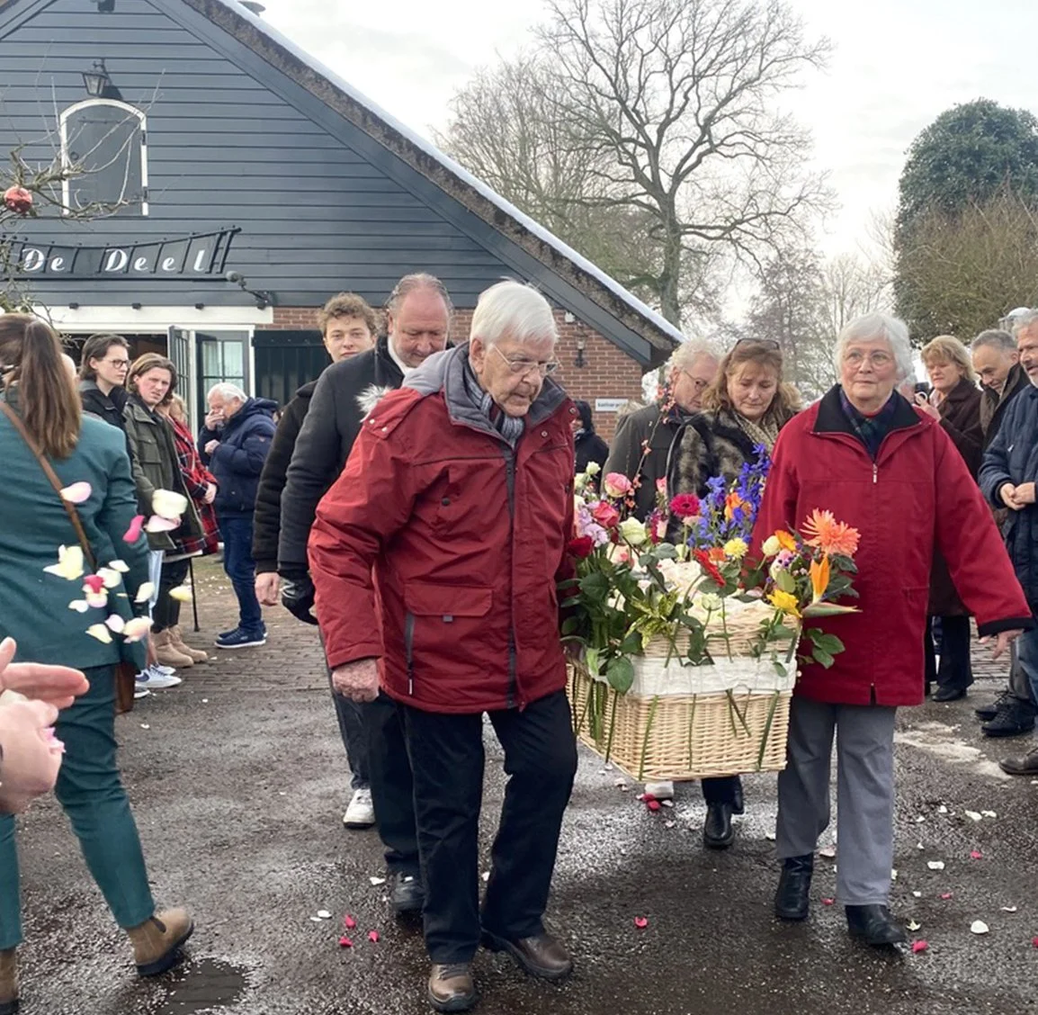 Rooshert Uitvaartbegeleiding - uitdragen van overledene - lokatie De Deel in Eemnes.jpg
