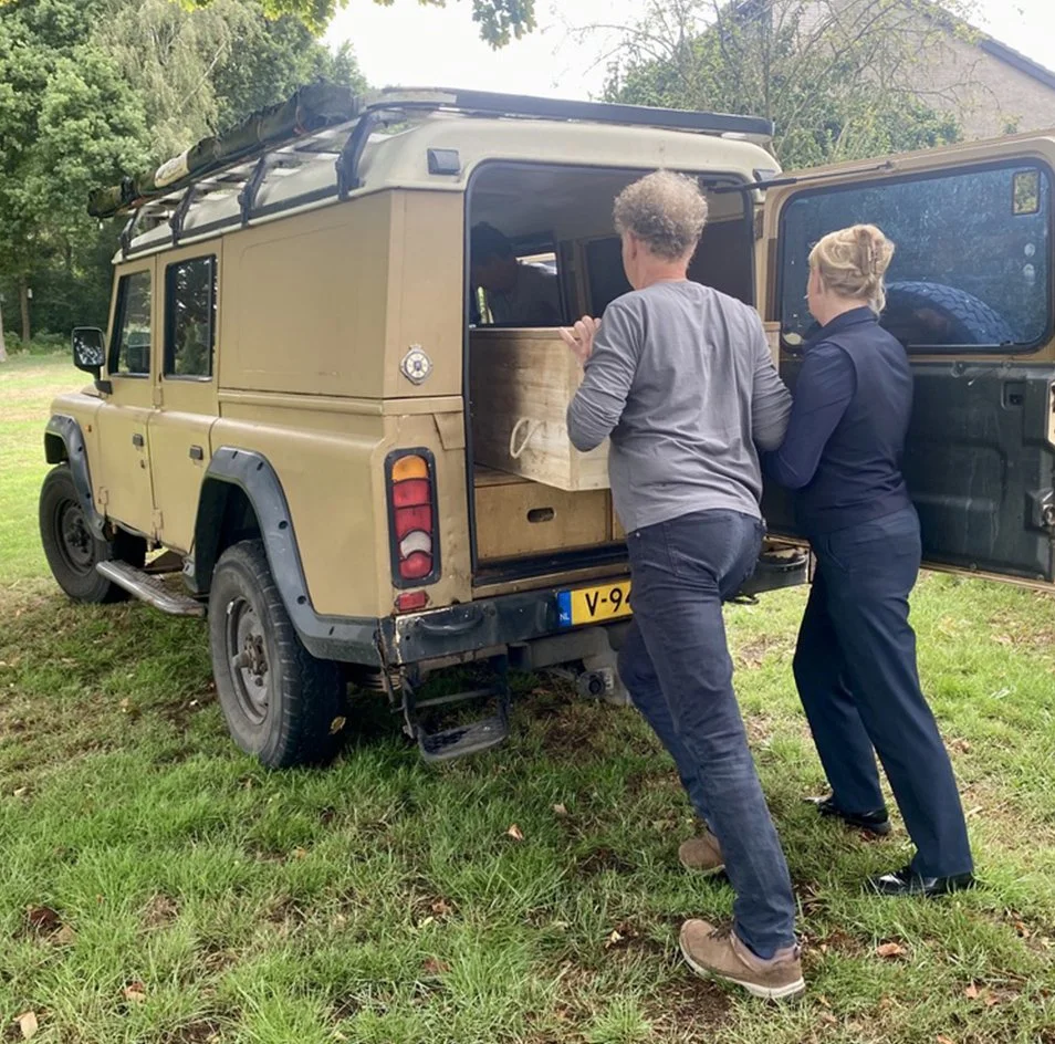 Rooshert Uitvaartbegeleiding -  rouwvervoer met eigen auto.jpg