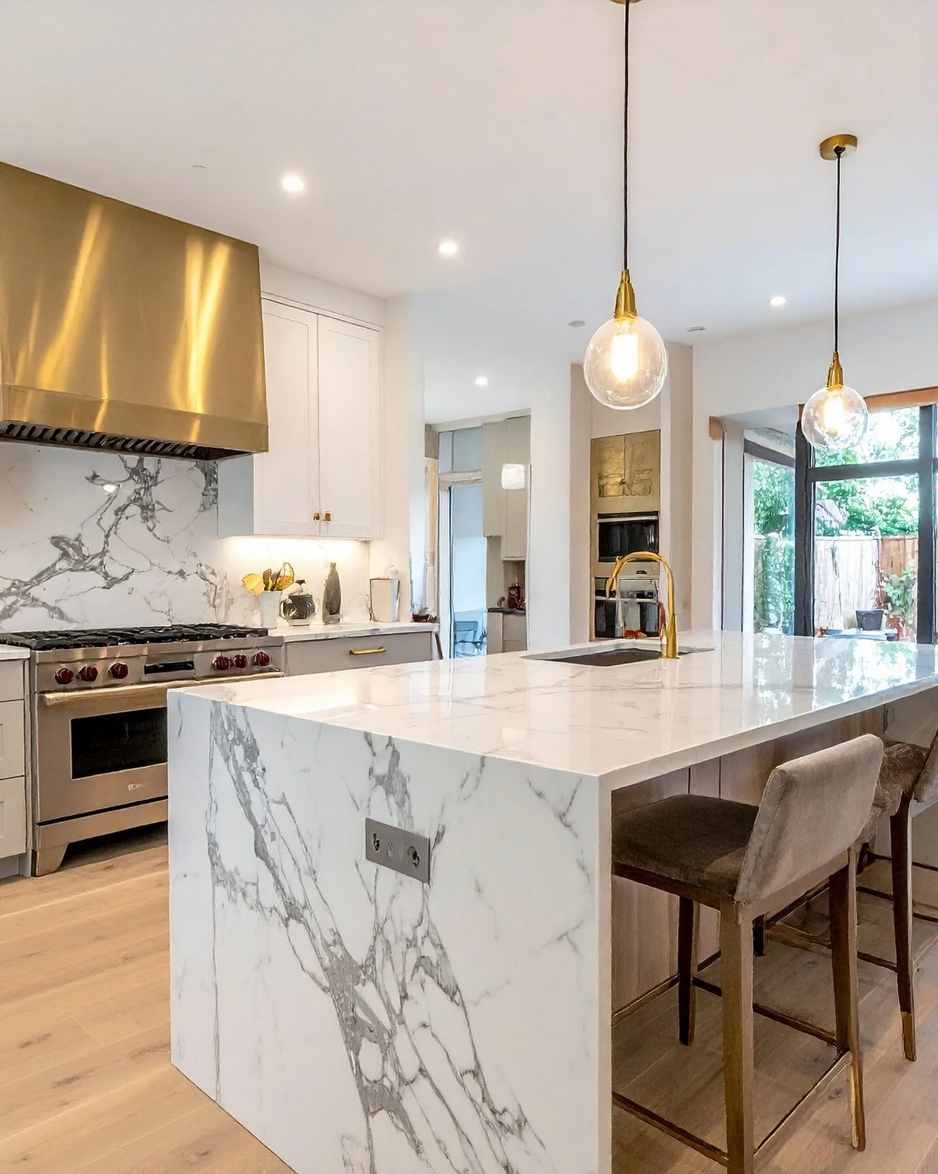 POV: Your home is this spotless when guests show up unannounced.
(And you didn&rsquo;t even panic-clean) 👀

Here&rsquo;s the secret:
🧼 Daily: Quick 10-minute tidy &ndash; dishes, wipe counters, fluff pillows
🧽 Weekly: Vacuum, mop, bathroom refresh
