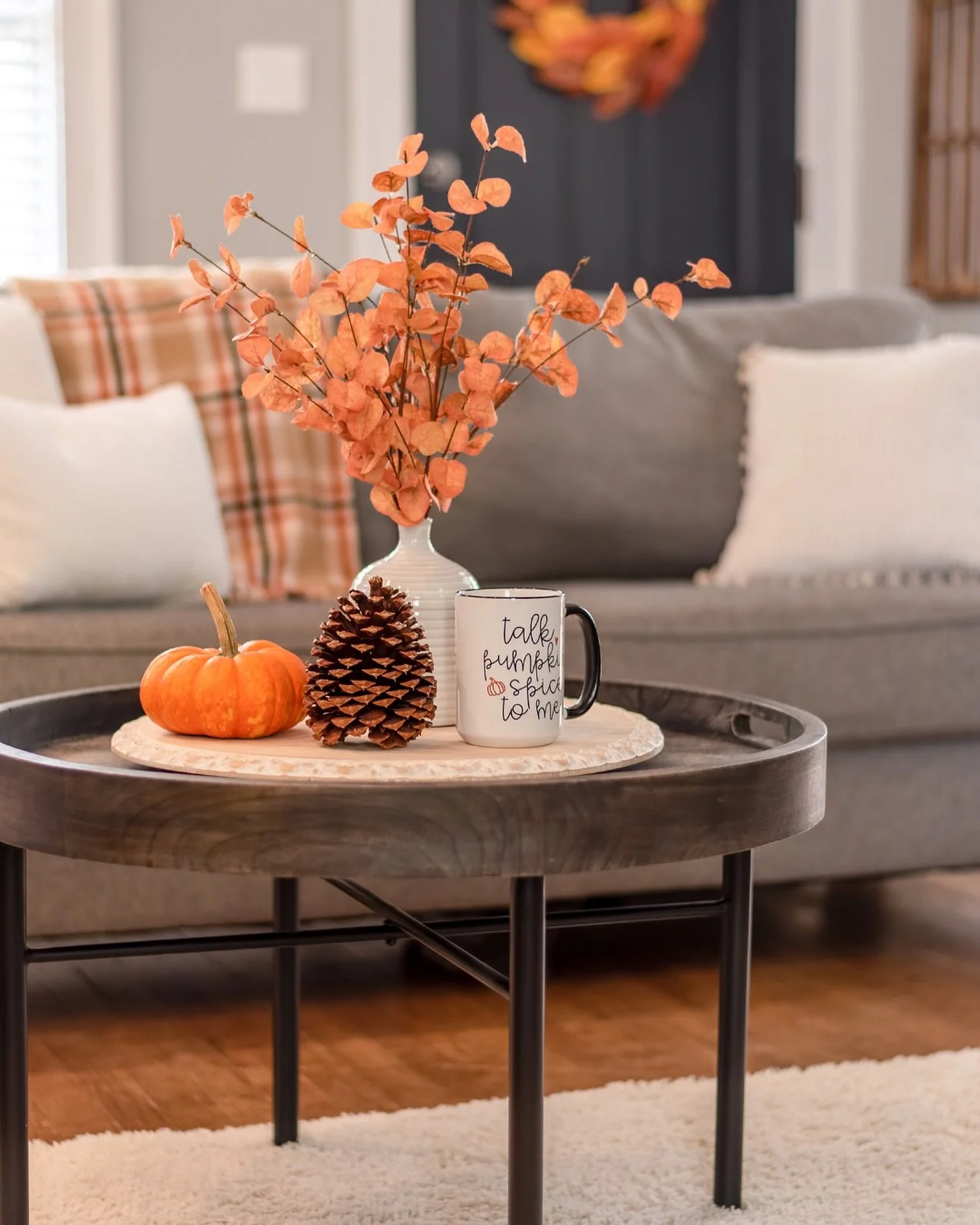 Fall cleaning made easy 🍁✨ 

Here are a few hacks every home needs this season:

Flip &amp; Rotate Rugs &ndash; evens out wear + makes them last longer through cozy season.

Dryer Sheet Trick &ndash; rub dryer sheets on baseboards to repel dust (bon