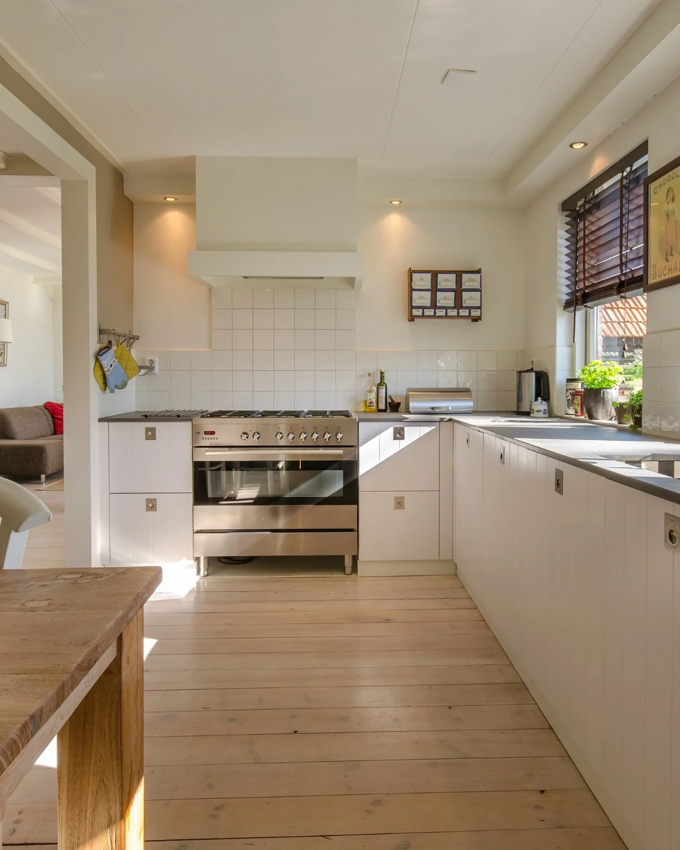 You know that feeling when the sun hits your freshly cleaned home and everything sparkles? 😍

That&rsquo;s the Sweep Cleaners difference. From cozy homes to busy offices, we keep every space shining:

🏡 Residential | 🏢 Commercial | 🚚 Move-in/Out 