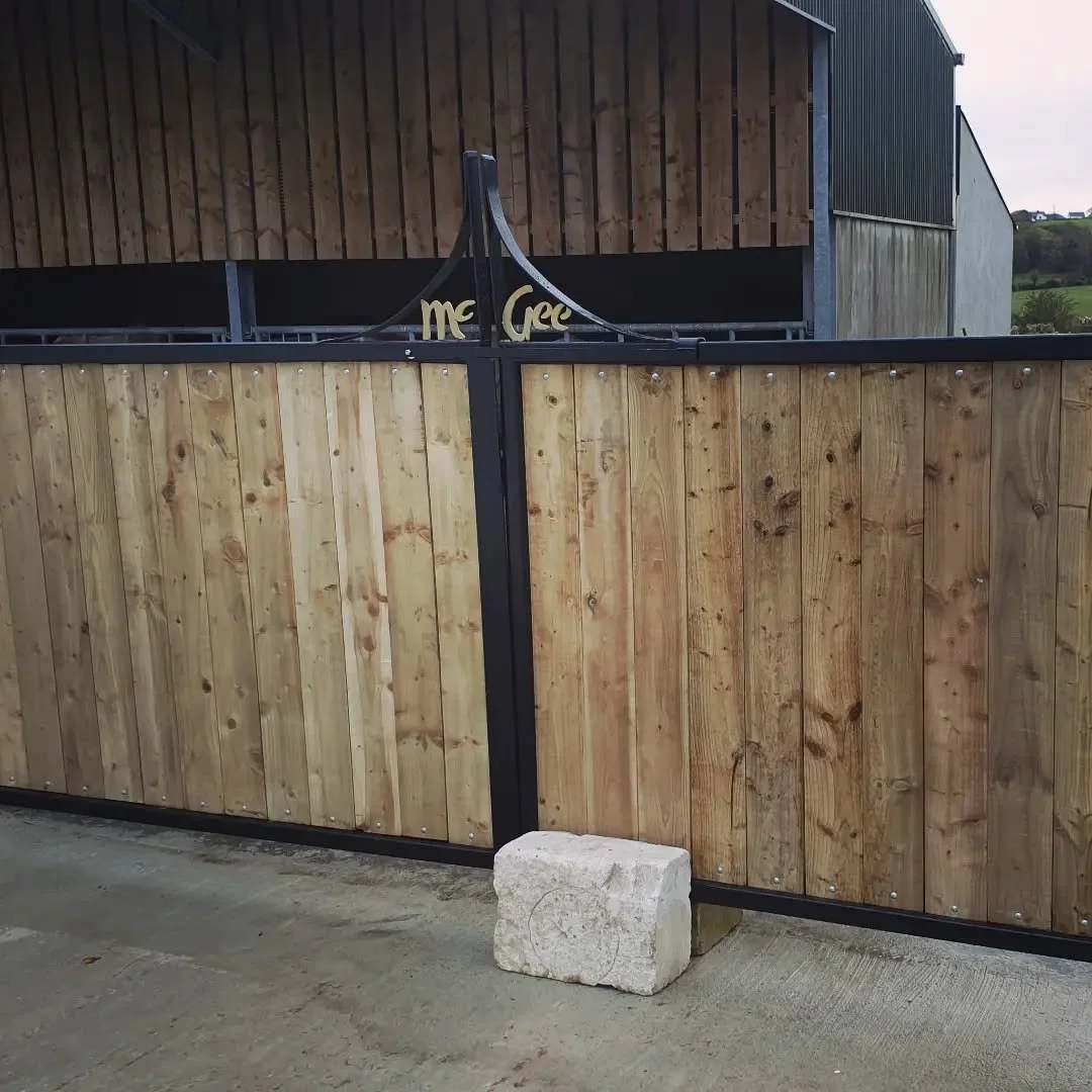 Absolutely delighted with how these turned up for me..
My first set of gates.
Absolutely honoured to make these bespoke gates for a neighbour 
#forging #modernblacksmith #forging #bespoke #handmadeindonegal #handcraft #irishcraft #donegalcrafts #wil