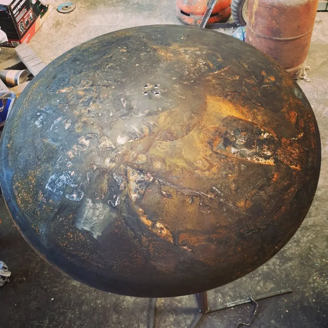 Some interesting contrasts and colours on the underside of the fire pit im making
#blacksmith #firepit #rust #contrast #forging #donegalcrafts #wildatlanticwaydonegal #toohottoforge #tooirishforthisheat