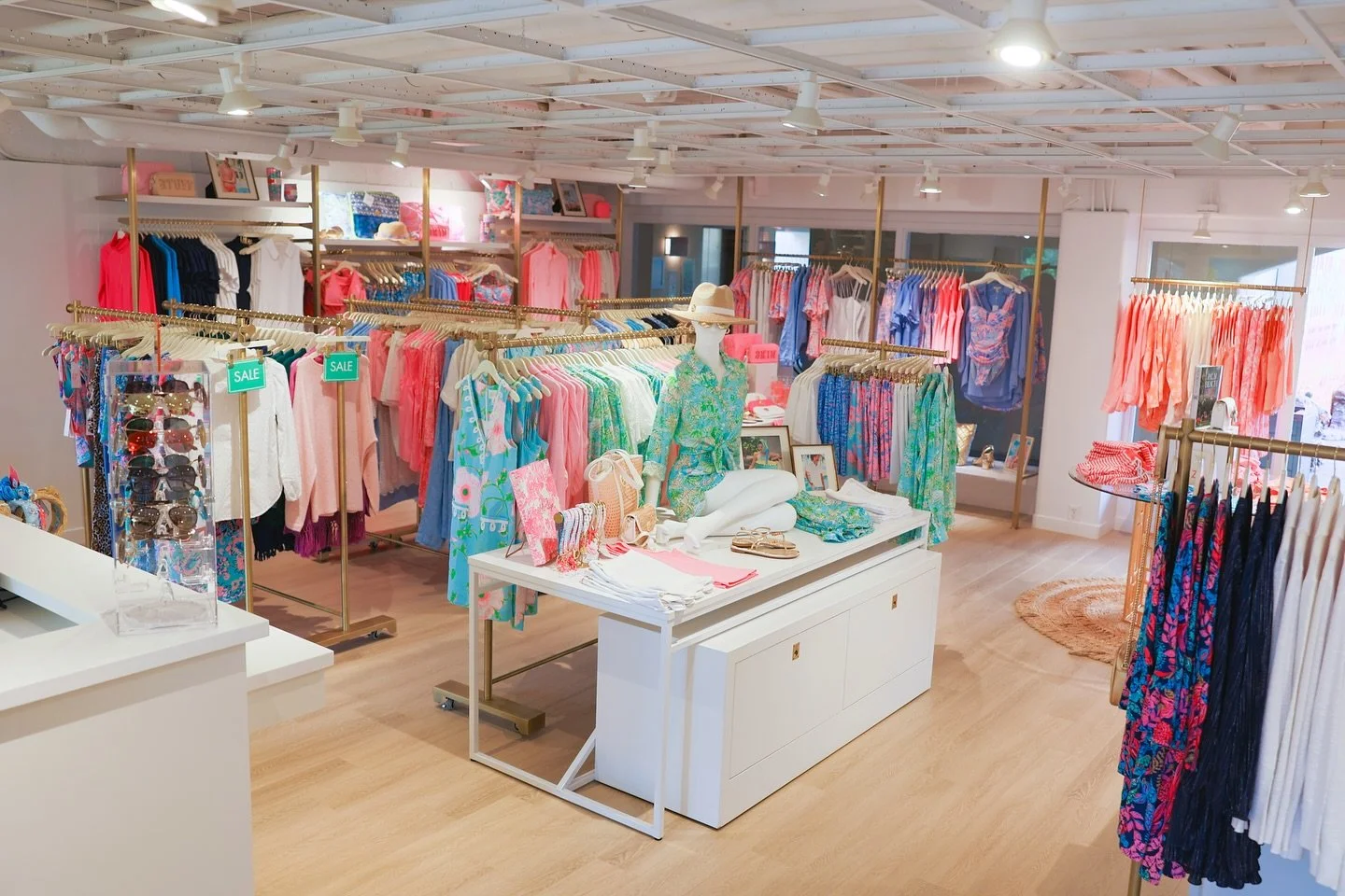 The Arizona team wrapped up the remodel of the Lilly Pulitzer store &mdash; and it&rsquo;s just as bright and bold as the brand itself!&nbsp; This refreshed space features bright lights, vibrant color, and an energetic atmosphere. All brought togethe