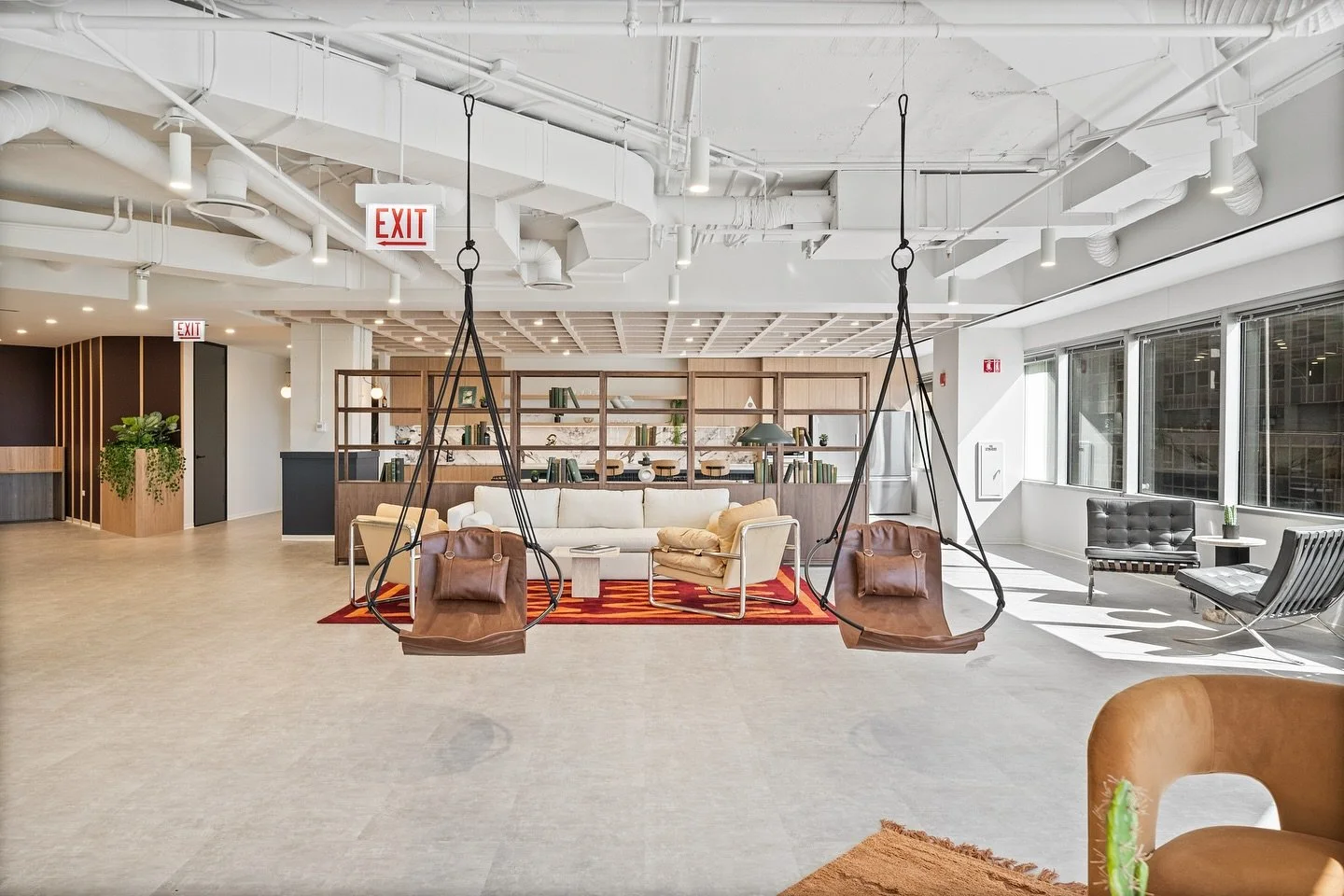 The dynamic 9th and 21st floor spec suites and corridor at 150 N Michigan are designed to energize and inspire. Bold colors, vibrant patterns, and layered textures set the tone for a fresh, modern workspace that not only enhances productivity but emb