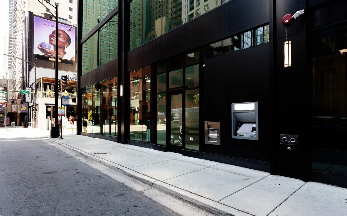 We’re excited to announce the opening of Wintrust Bank’s new Streeterville branch — a bright and inviting space designed with comfort and community in mind. The modern, calming design offers clients a welcoming environment to connec