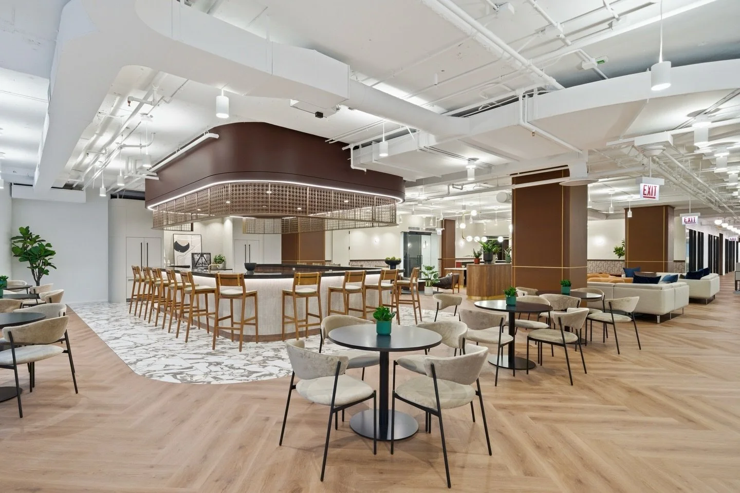Centre Construction Group brought 1 S Wacker to life with four new spec suites and two refreshed corridors&mdash;each space designed with its own personality. From open, collaborative layouts to more private, focused environments, the suites offer a 