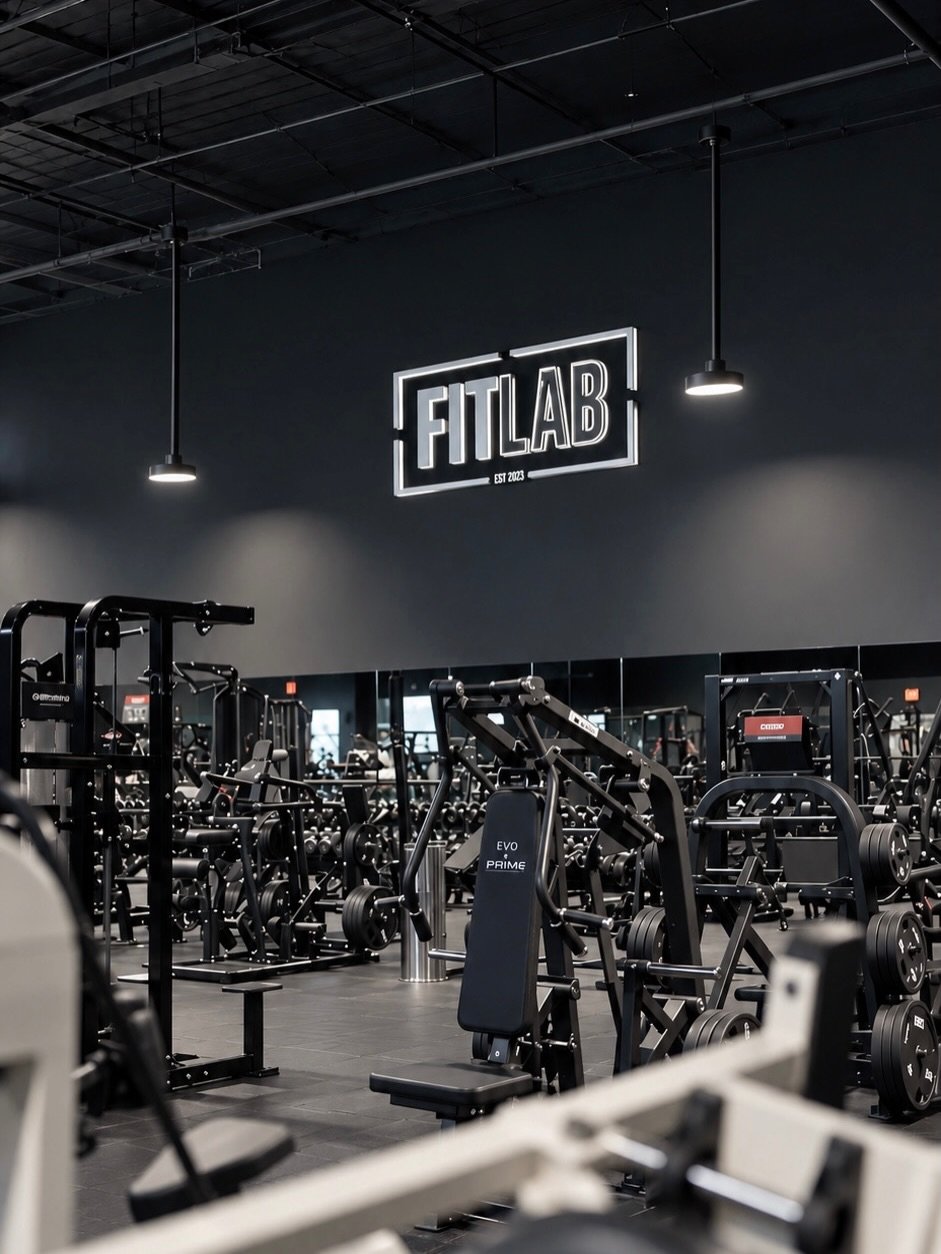 From high performance training areas to elevated recovery amenities, FITLAB Chandler brings a bold, modern edge to the gym experience. From the dark aesthetic, sleek architectural finishes, exposed ceilings to the cutting edge equipment, every detail