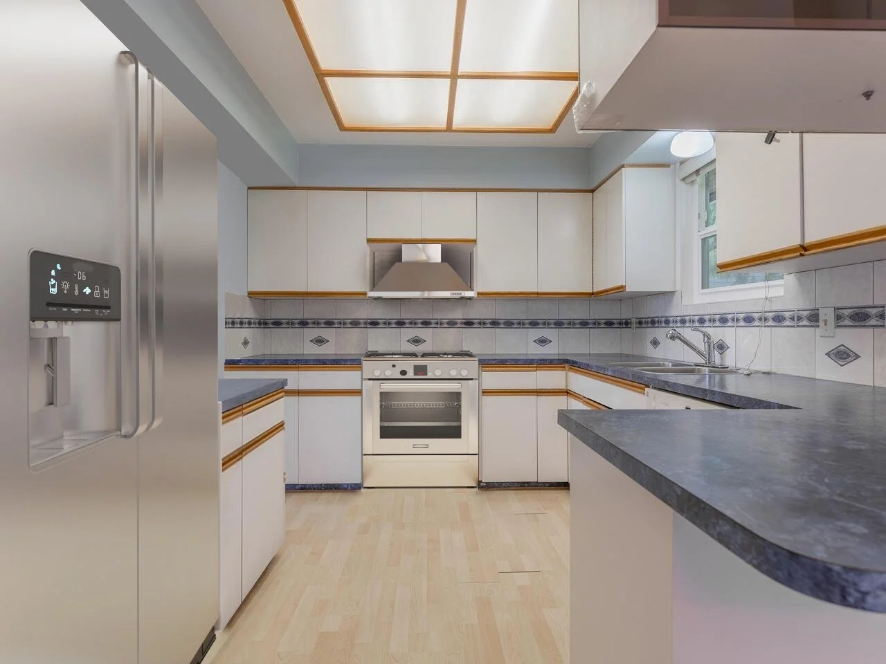 RD000139 Kitchen.jpg