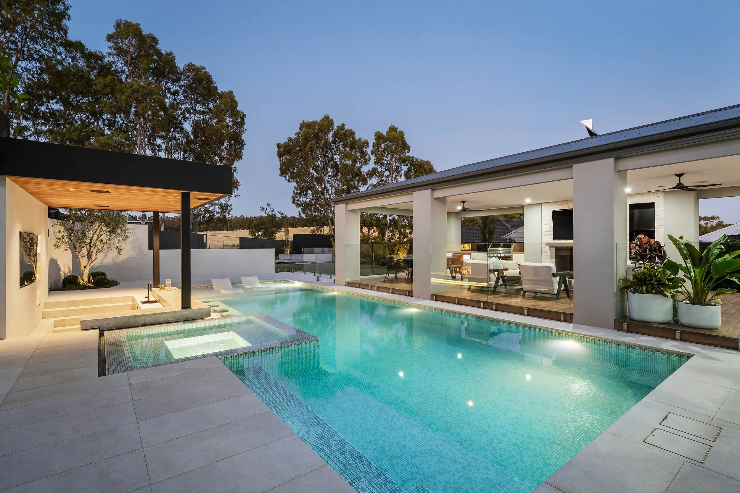 Designing a Resort Style Backyard 