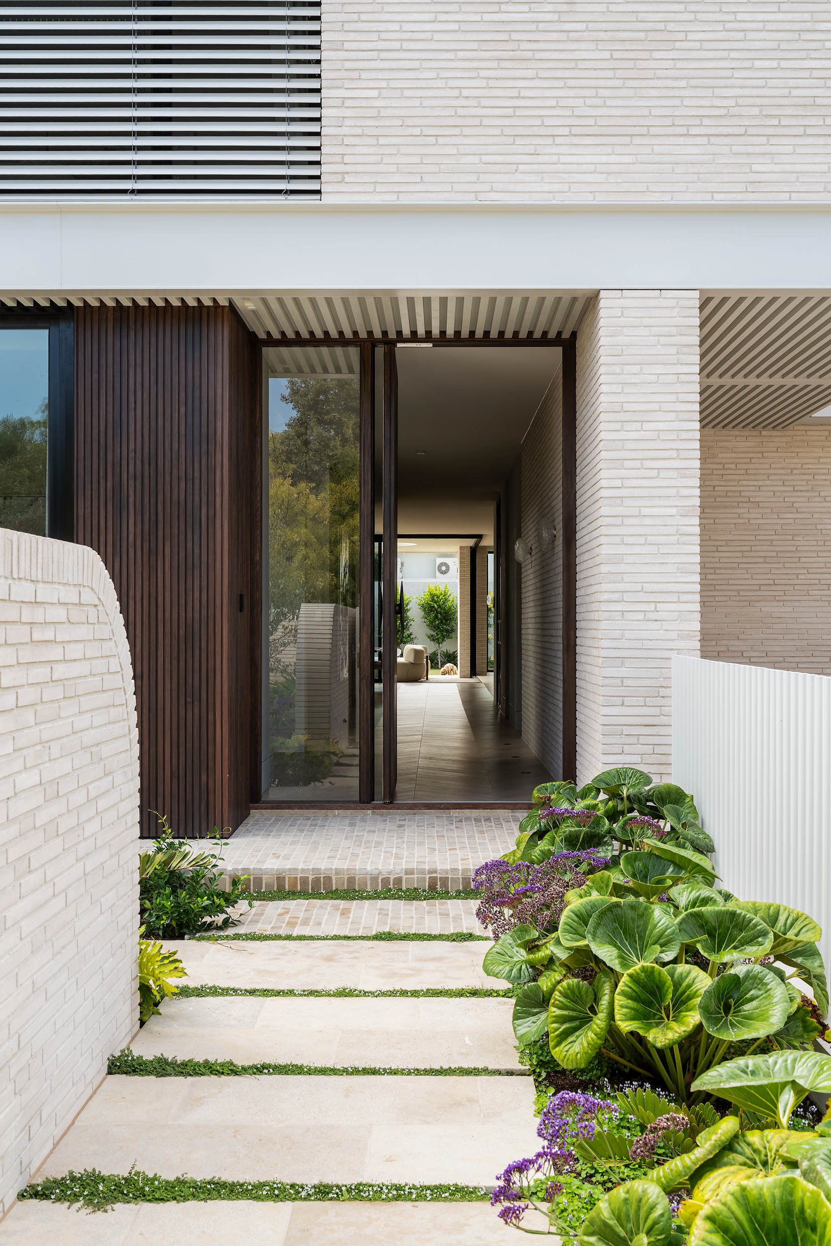 Sculptural pool and garden LUME House Brighton Mint Design