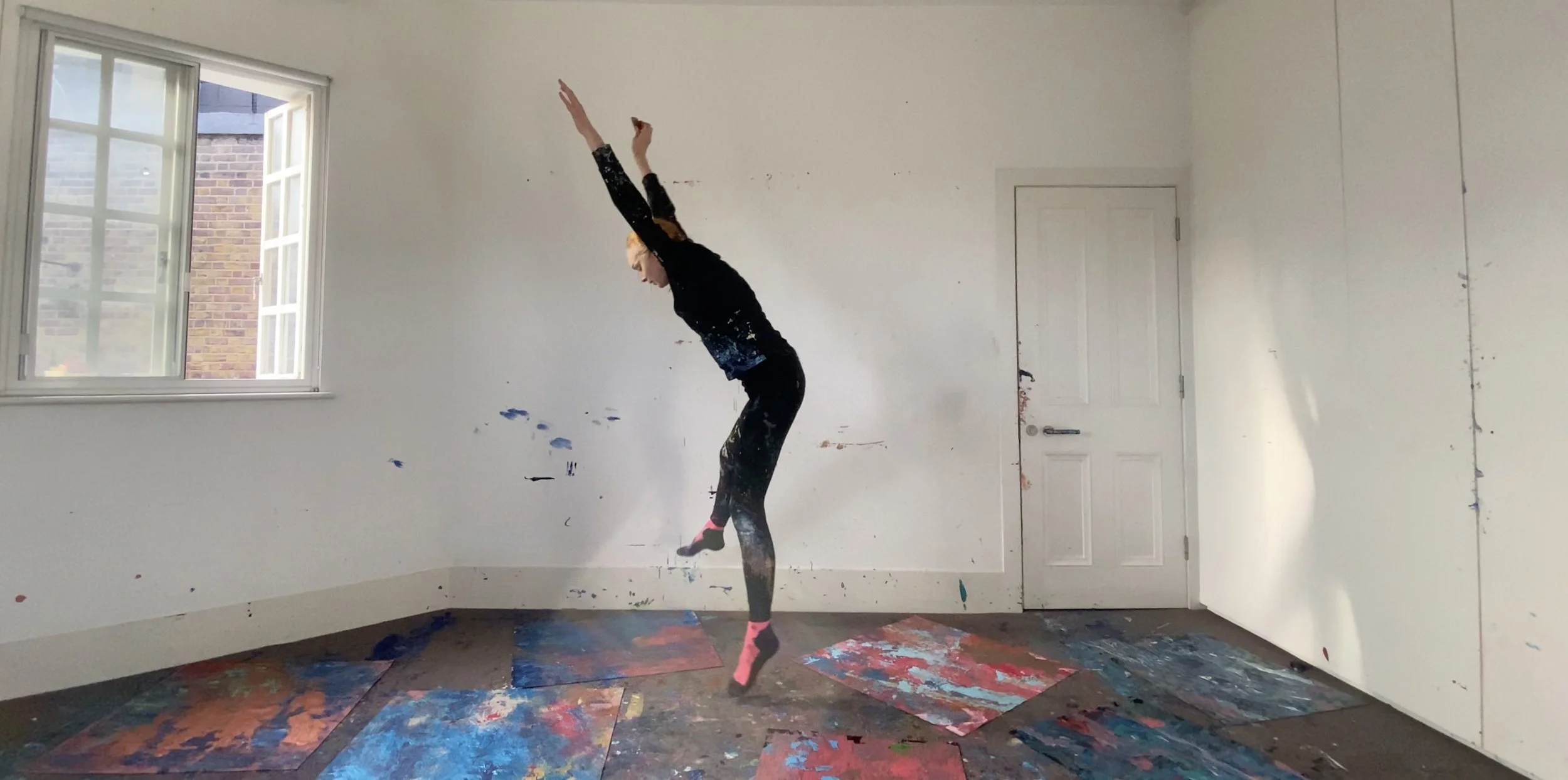 aliceanderson performing a techgnilogical dance.jpeg