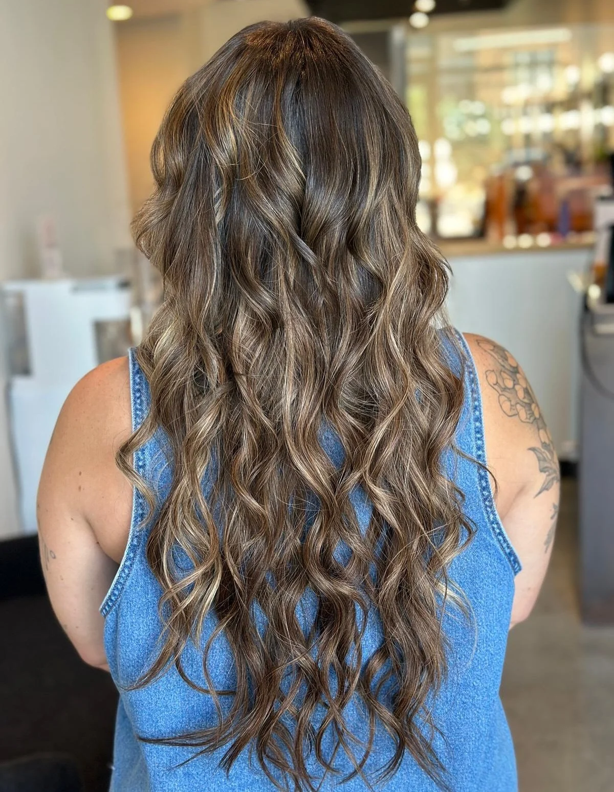21&rdquo; extensions transformation using @hairtalkusa 

Color and extensions by Ashleigh 💫 
SWIPE FOR BEFORE 😱

Want your own hair makeover?! 📞303-799-4242 

#denverhair #denverextensions #denverhairextensions #denverbalayage #denvermoms #lonetre