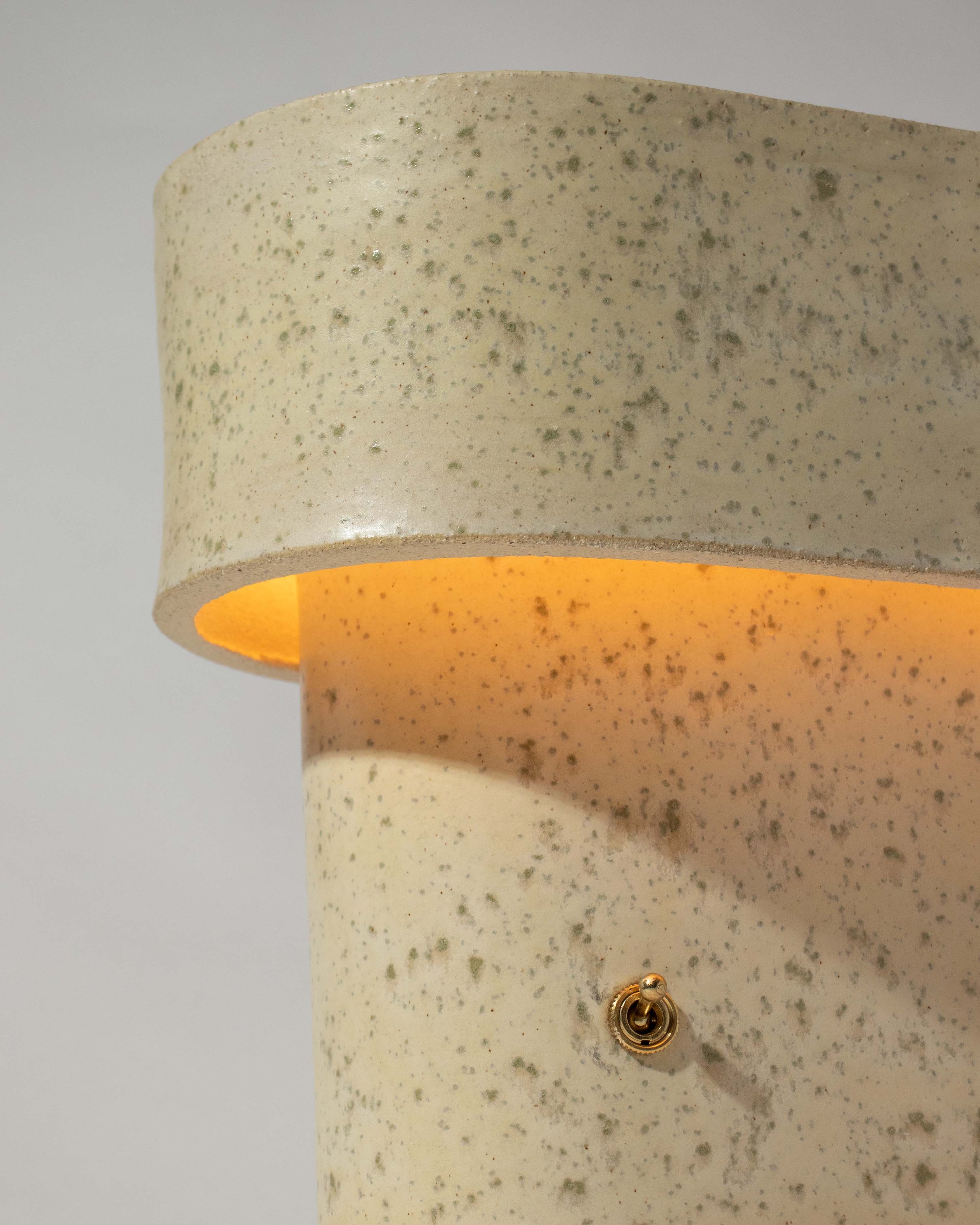 Ooblong_Cream_Detail_angle-on.jpg