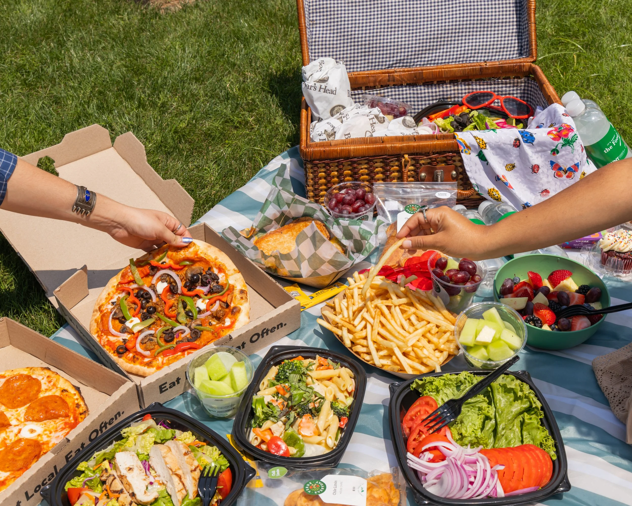 LC_DiningPicnicShoot-22.jpg