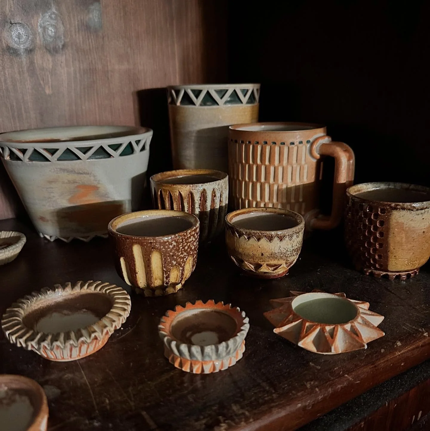 Just a lil broody bunch of some of my carved soda babies waiting for @bucktownartsfest next weekend. Can&rsquo;t wait to share my little bit of crazy beauty with all of you IRL. 💚 soda fired at @lillstreetceramics 
.
.
.
#sodafired #handcarved #holl