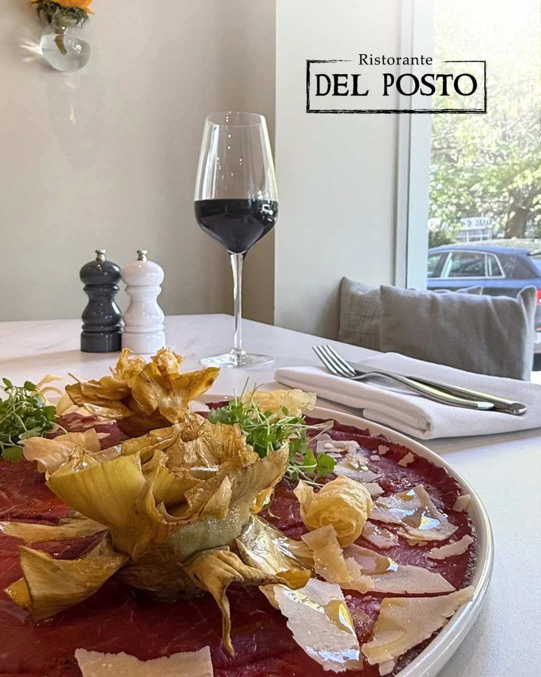 Elegance on a plate.
Beef carpaccio, shaved Parmigiano, crisp artichokes &mdash; pure Italian sophistication.
Pair it with a glass of red and make it a moment.
Reserve your table at Ristorante Del Posto:
https://delposto.co.uk 🍷