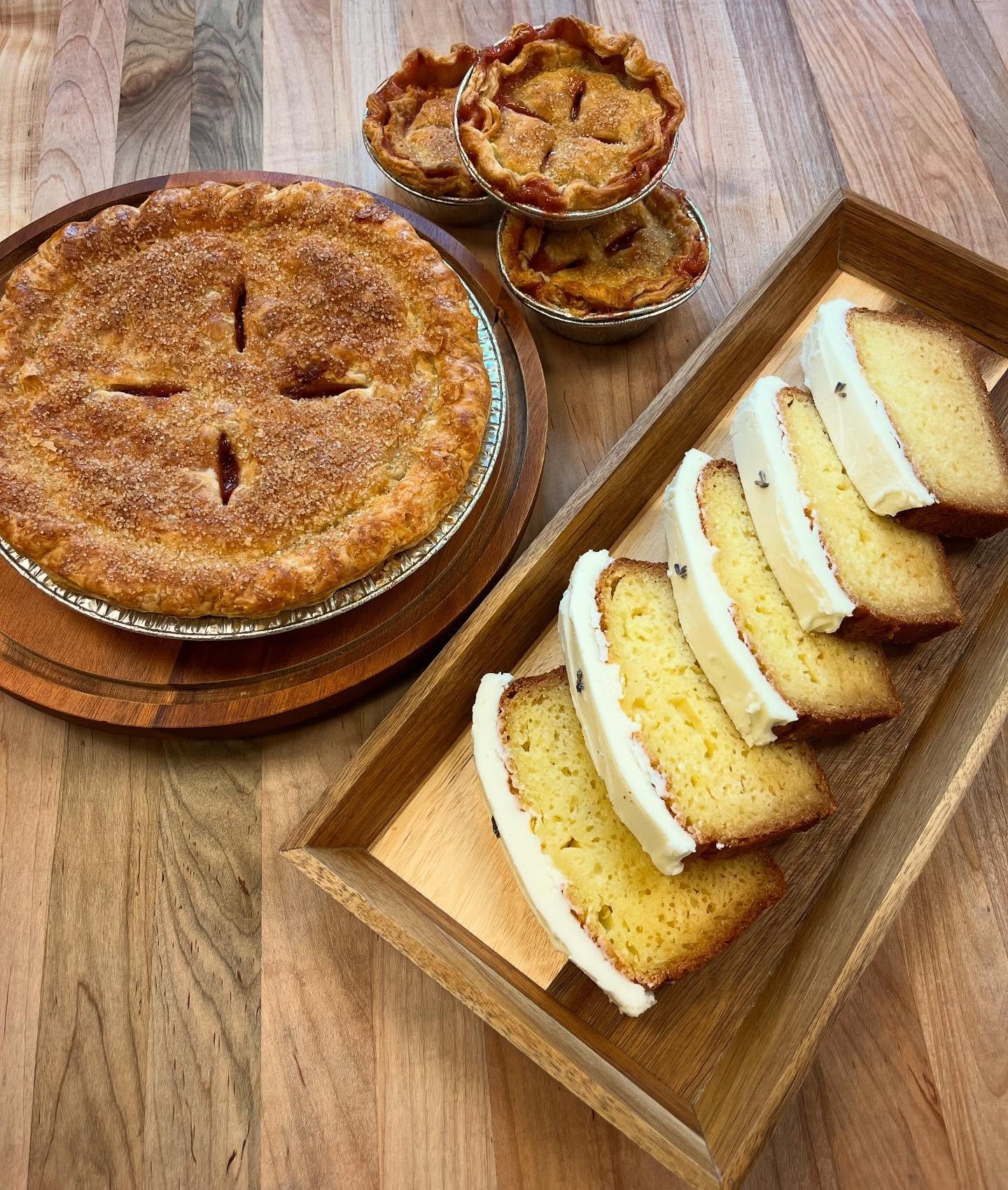 We will be at the Grand Marais Farmer’s Market today from 4:30-6pm. Located at the Community Center. This week’s bakes: 🥧Cardamom Rhubarb Pie in whole, half and mini sizes. All butter crust baby! 🍋GLUTEN FREE lemon loaf slices with lemo