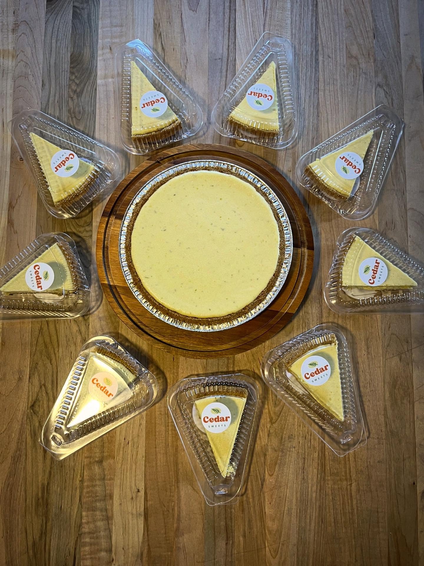 ☀️Key Lime Pie☀️
We just dropped off fresh slices of Key Lime Pie @cookcountycoop! If you would like a whole pie check out our website and email at us: info@cedarsweetsbakery.com