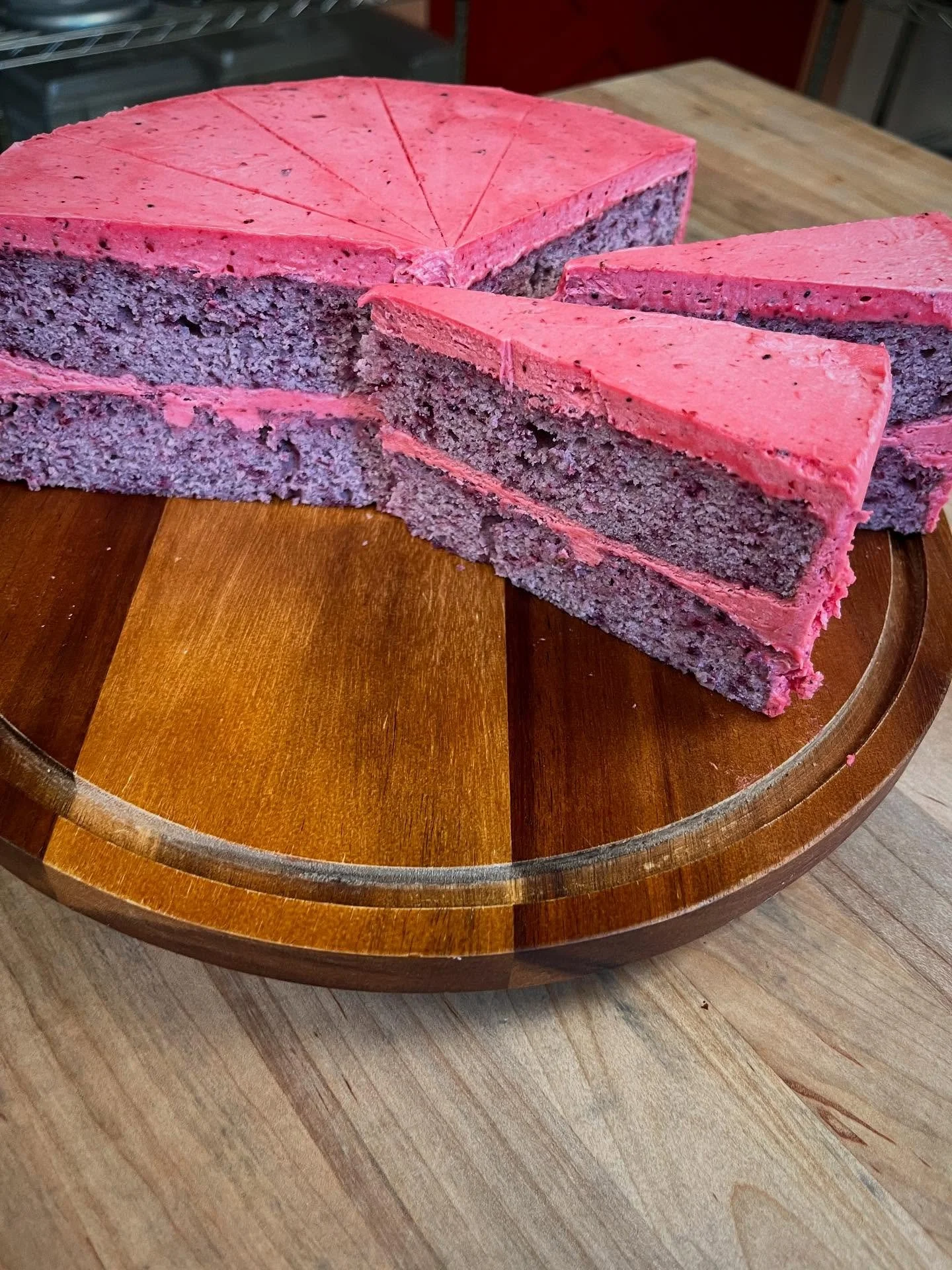 ✨Honeyberry Cake✨
We used locally sourced honeyberries to make this vibrant layer cake! Get a slice of this uniquely flavored creation topped with honeyberry and lime buttercream frosting @cookcountycoop