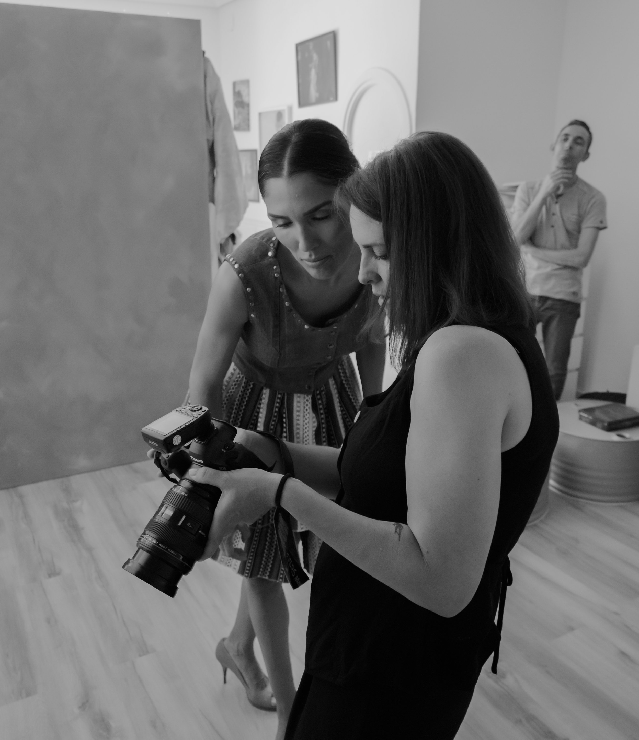 fashion video  producción audiovisual  rodaje de moda  video creativo  branding de moda  contenido para redes  moda sostenible  AMGVstudios  Águeda Valle  fashion storytelling