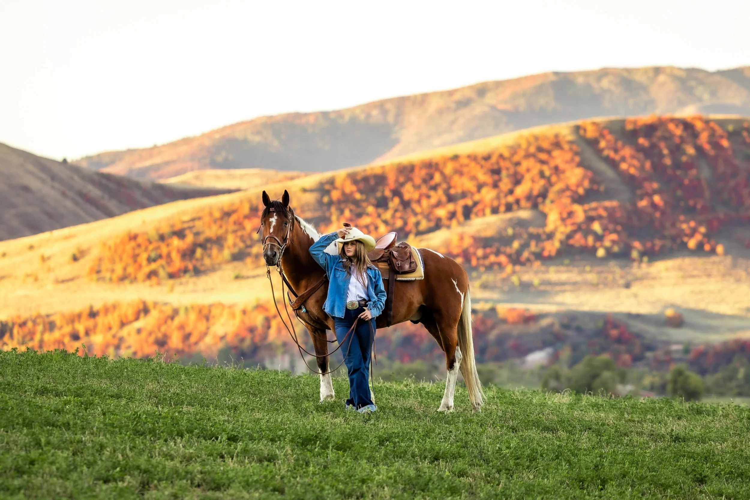 No greater privilege than capturing a bond this deep 🤍

@ispeakforthereese 

#westernphotography #equinephotography #western #horse #manestreammedia