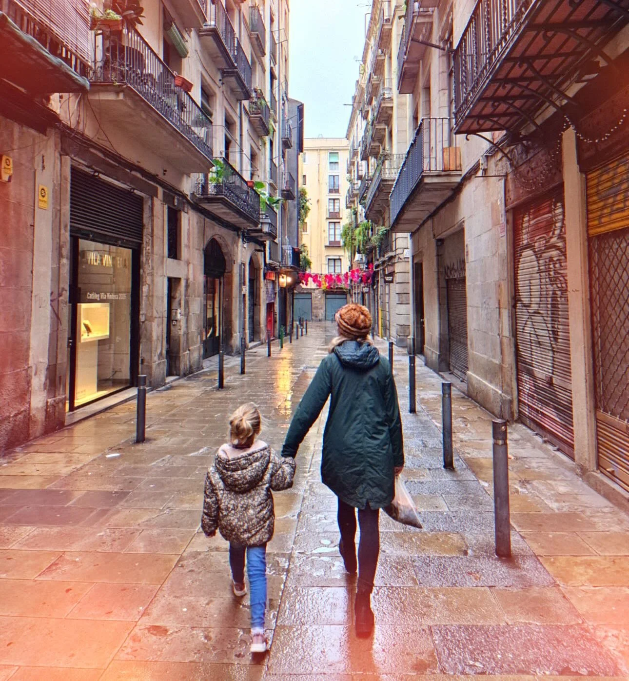 A few snapshots from the Hart Family Christmas in a (mostly-rainy) Barcelona. My first year hosting (I feel so grown up!) and I'm still brimming with gratitude for having the sweetest and smartest family in the world.