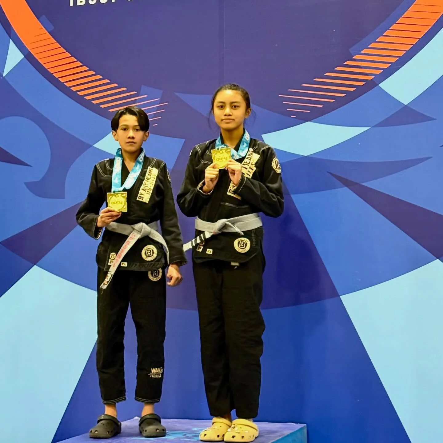 Gold for Aya &amp; Gio // Only 1 match each today but we will continue to work.