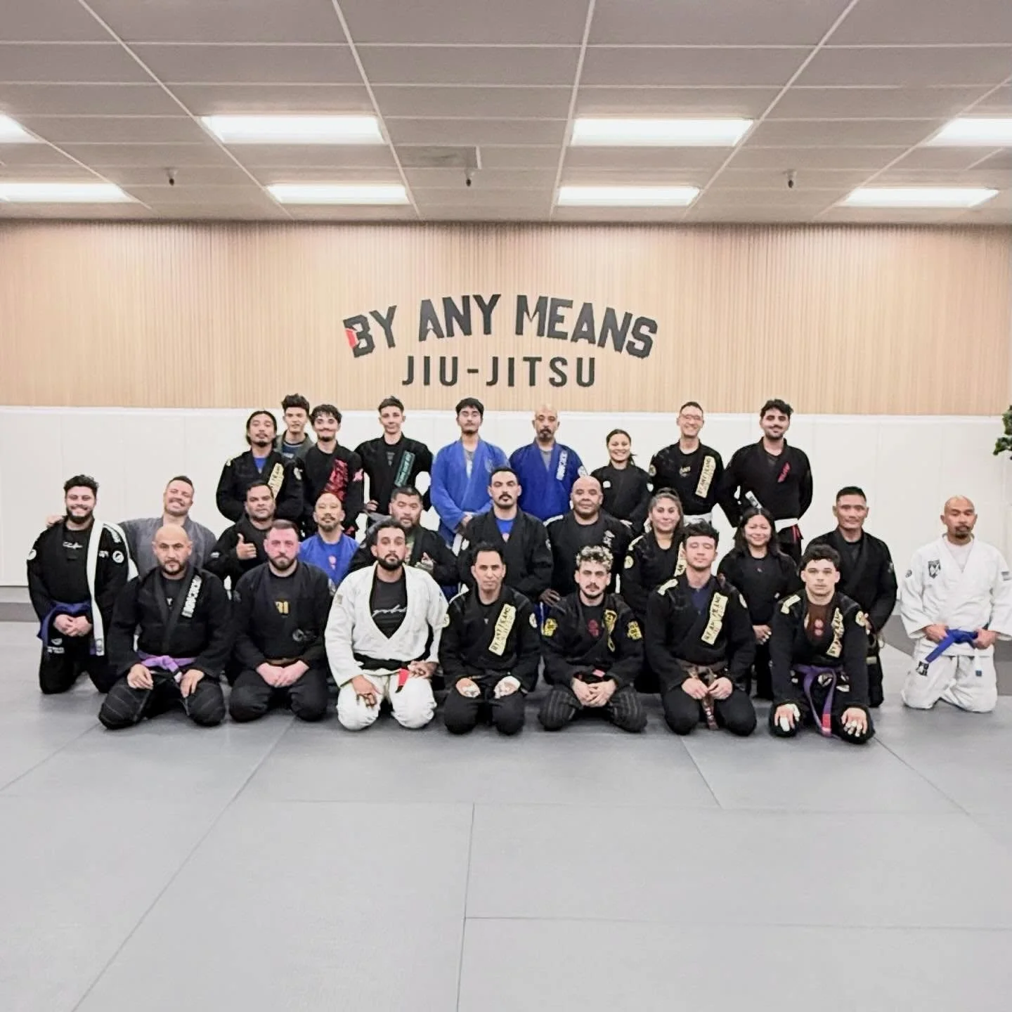 Our adult program seems to not get enough love on our IG, that&rsquo;s because Janice is usually training at night and not able to get photos or videos&hellip;but here&rsquo;s our Monday training&hellip; 20 min king of the hill finishing with a 5x7 m