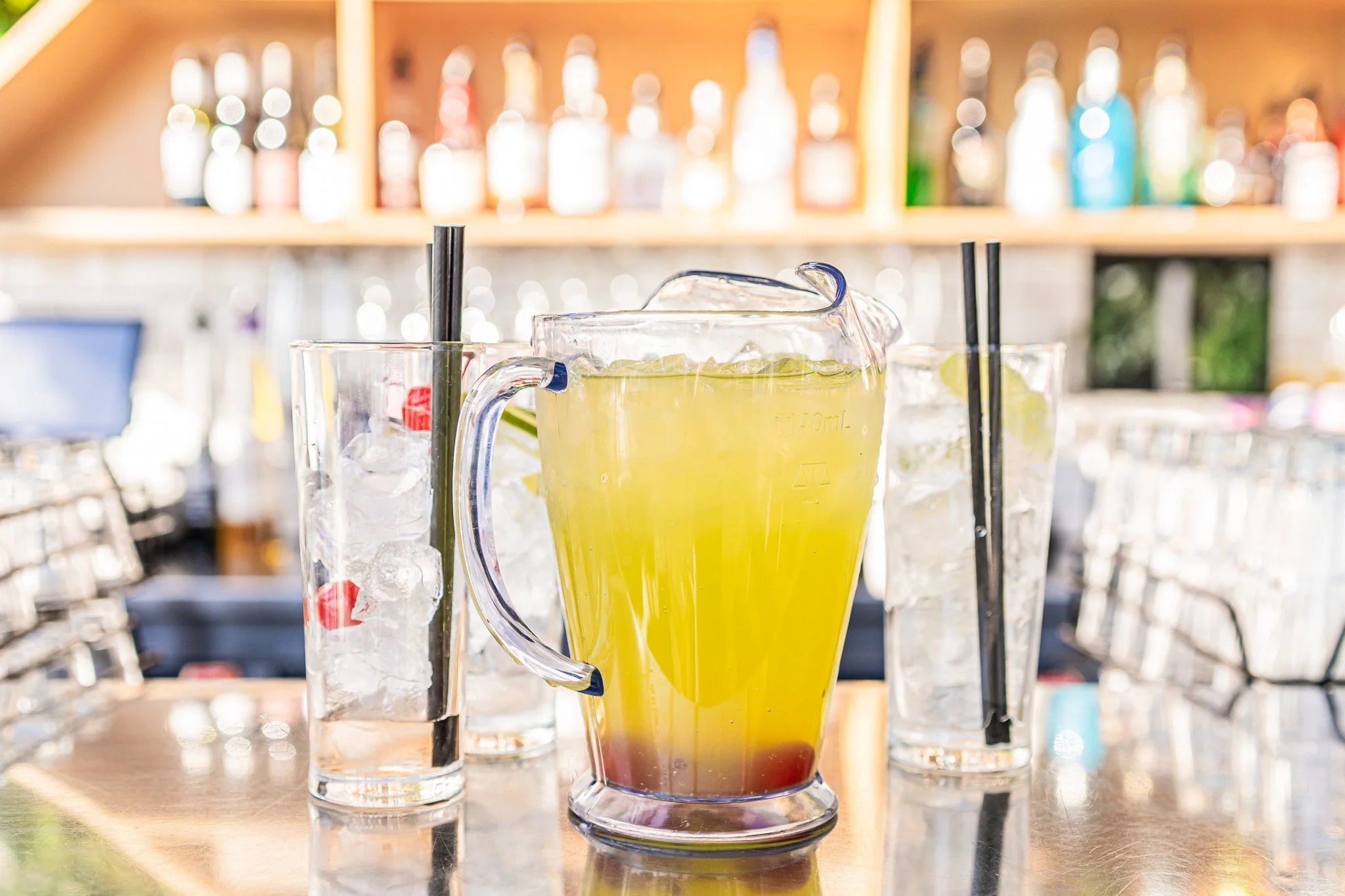 A7406459-jugs-original-ratio-resized.jpg